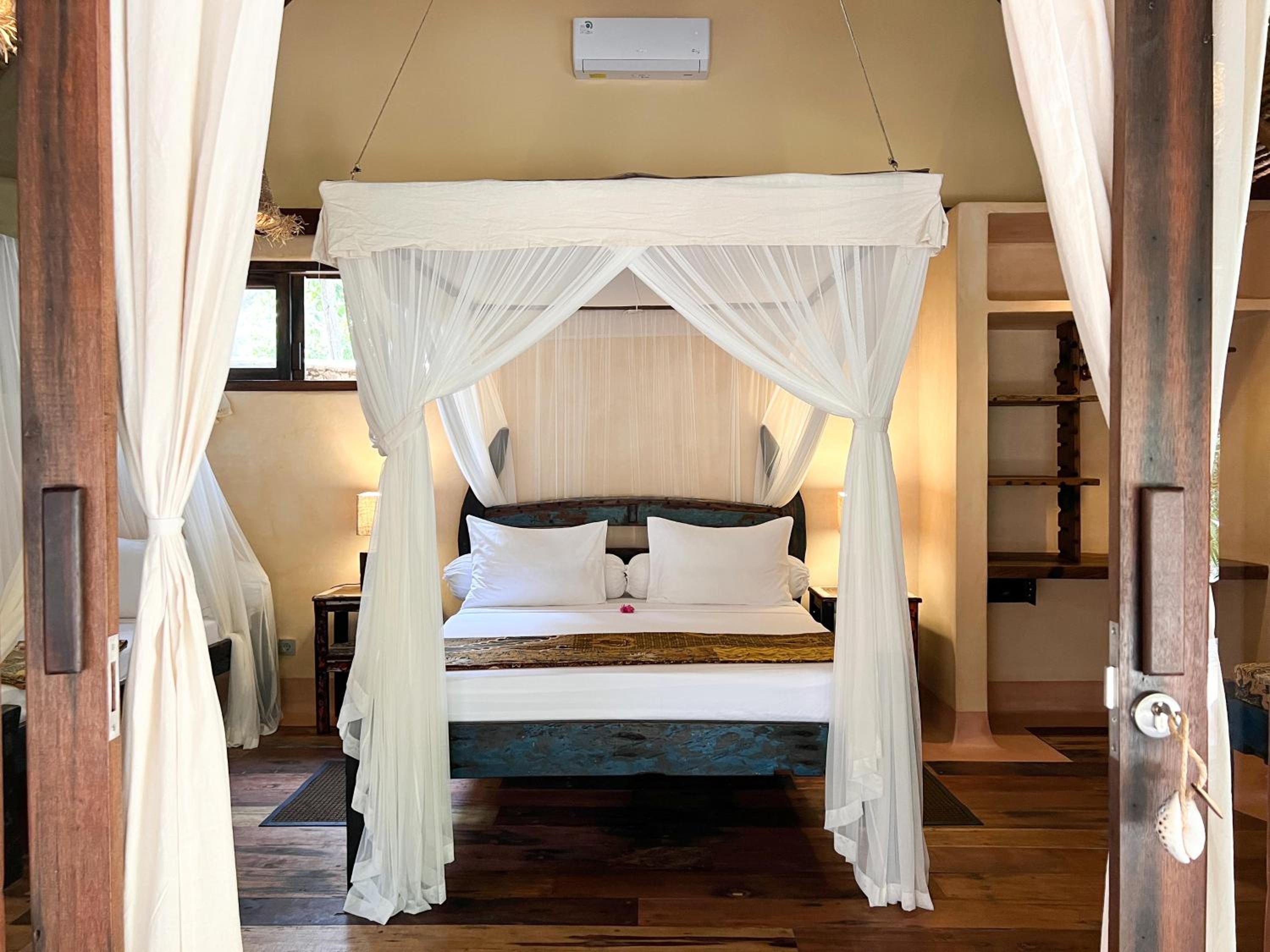 Jungle Hut 1 with Free Return Boat from Kepo Harbor to Gili Asahan