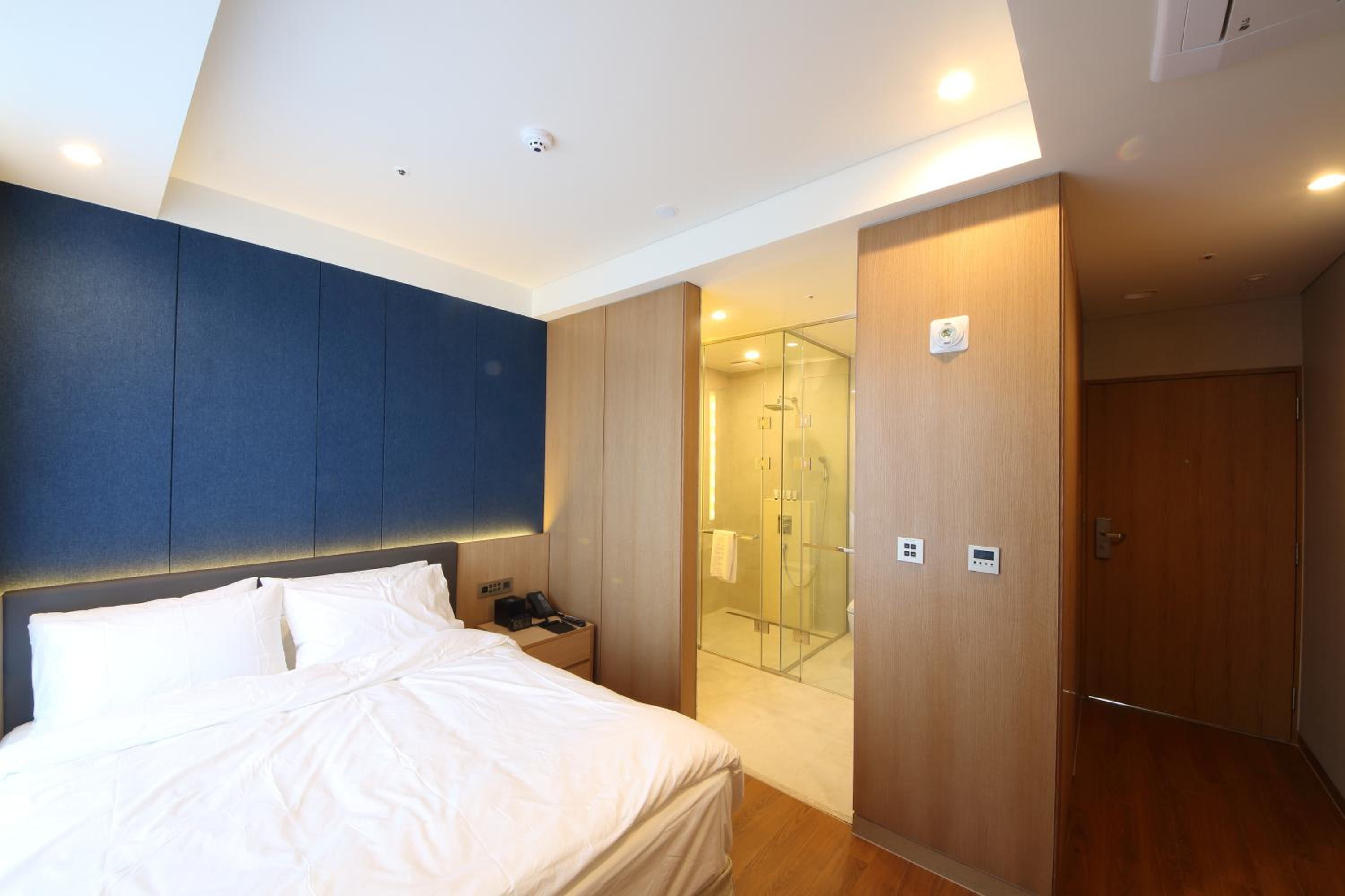 Double Room with Balcony photo 2