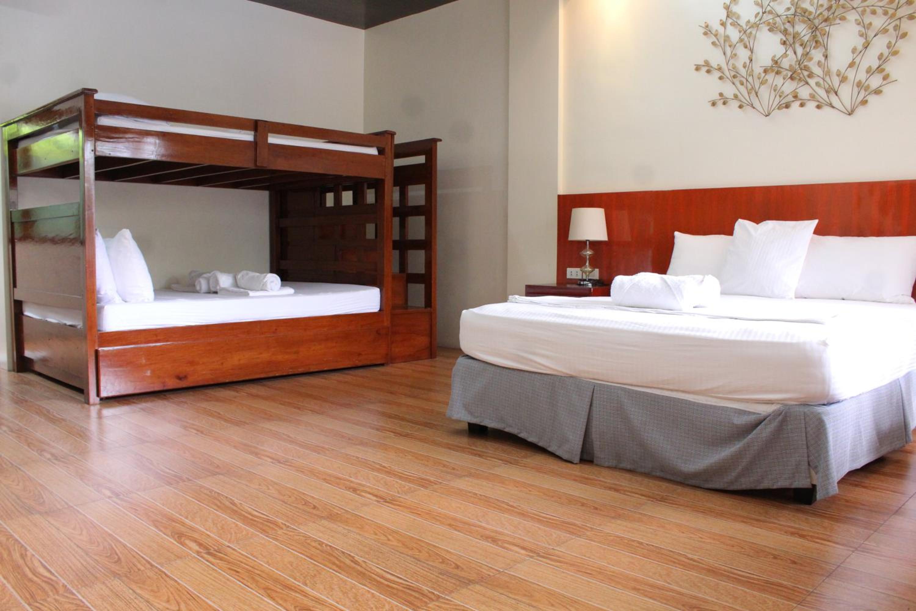 Deluxe Family Room