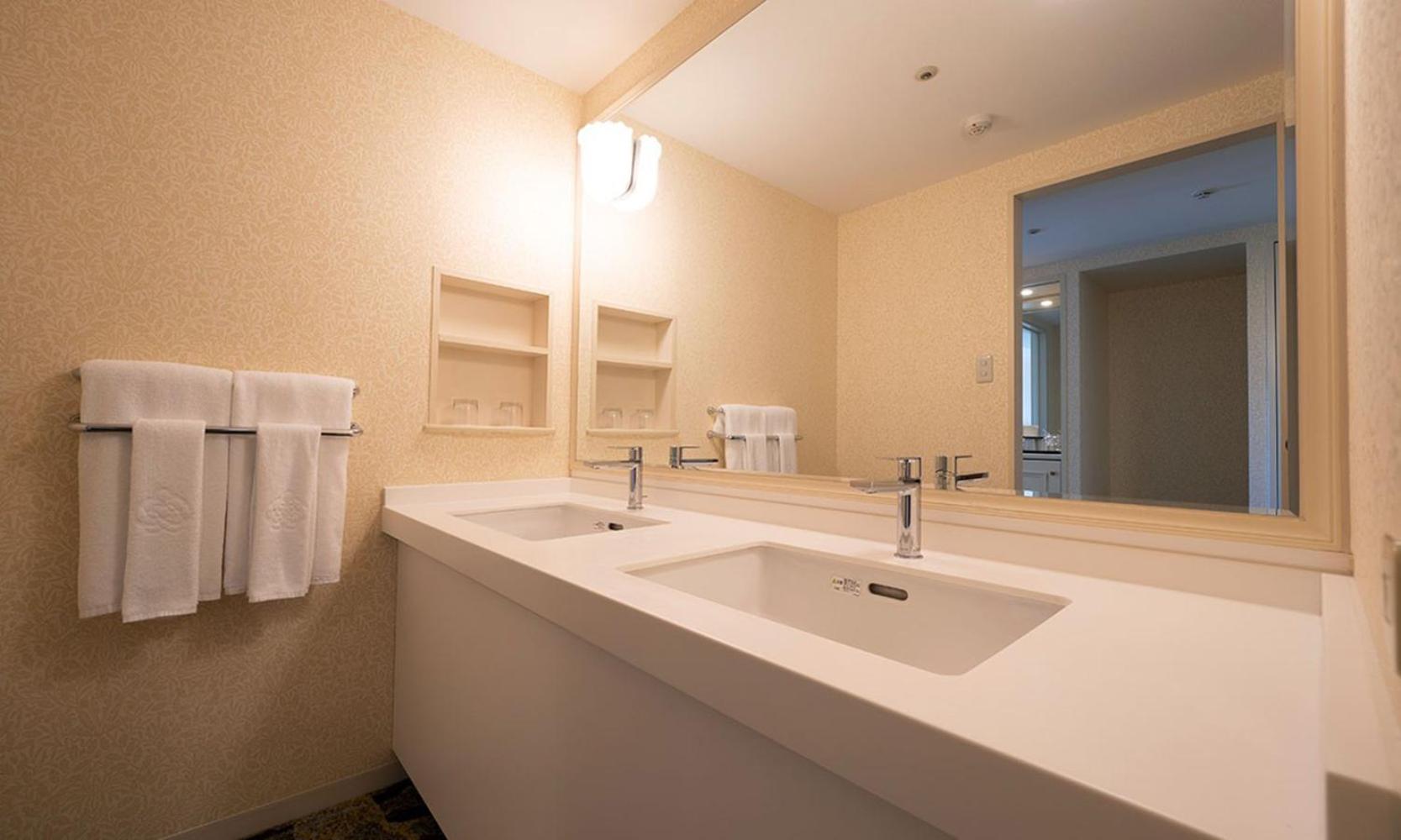 Deluxe Twin Room with Buffet Dinner at 19:00 - Non-Smoking