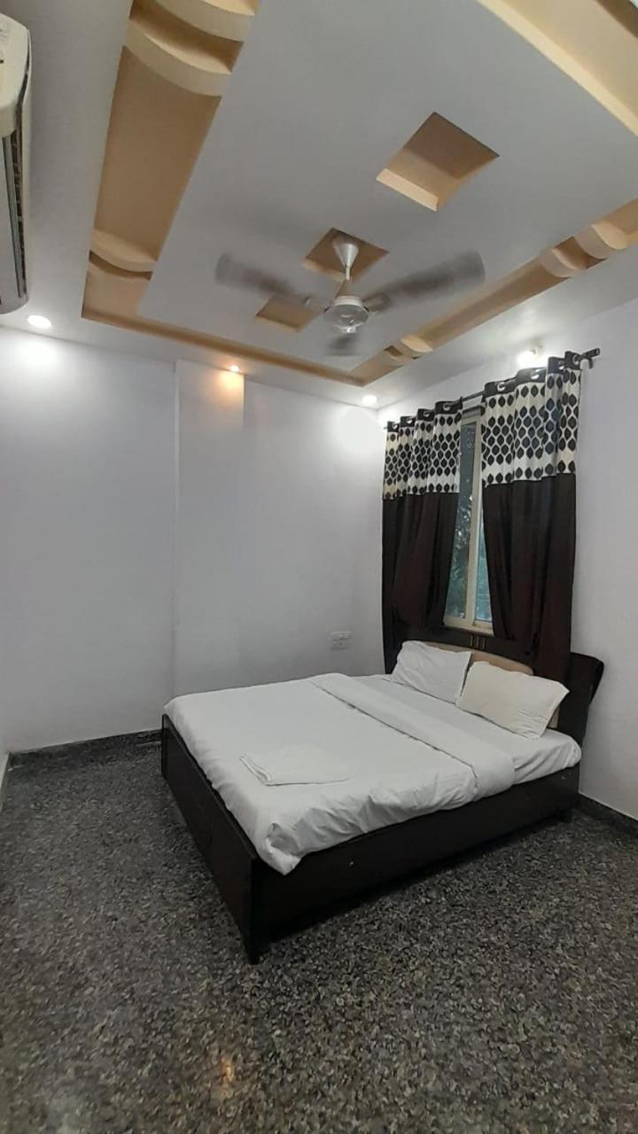 Deluxe Double Room (2 Adults + 1 Child)