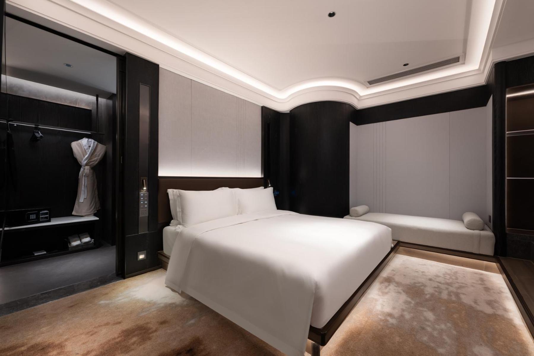 King Suite With Spa Bath