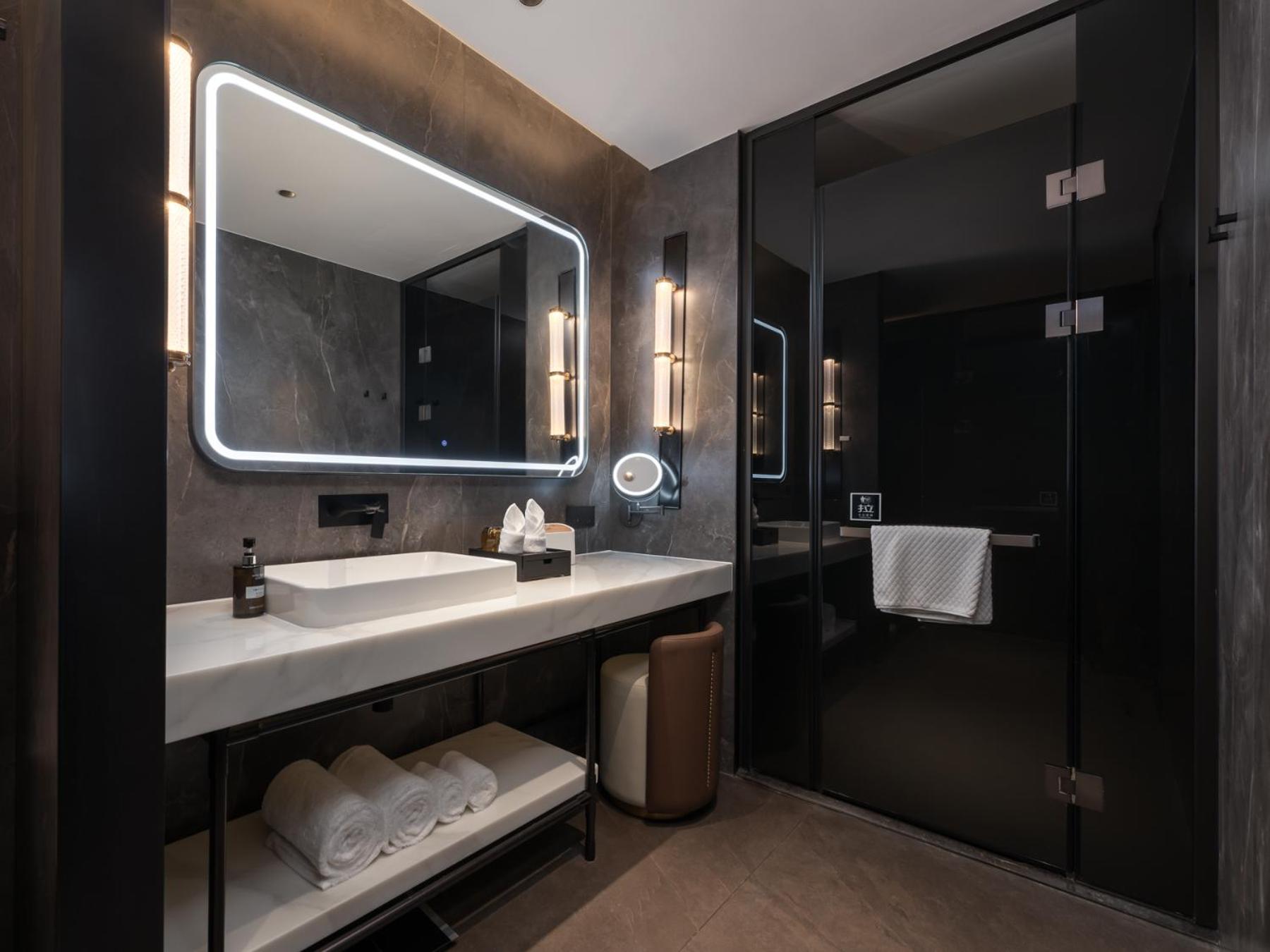 King Suite With Spa Bath photo 2