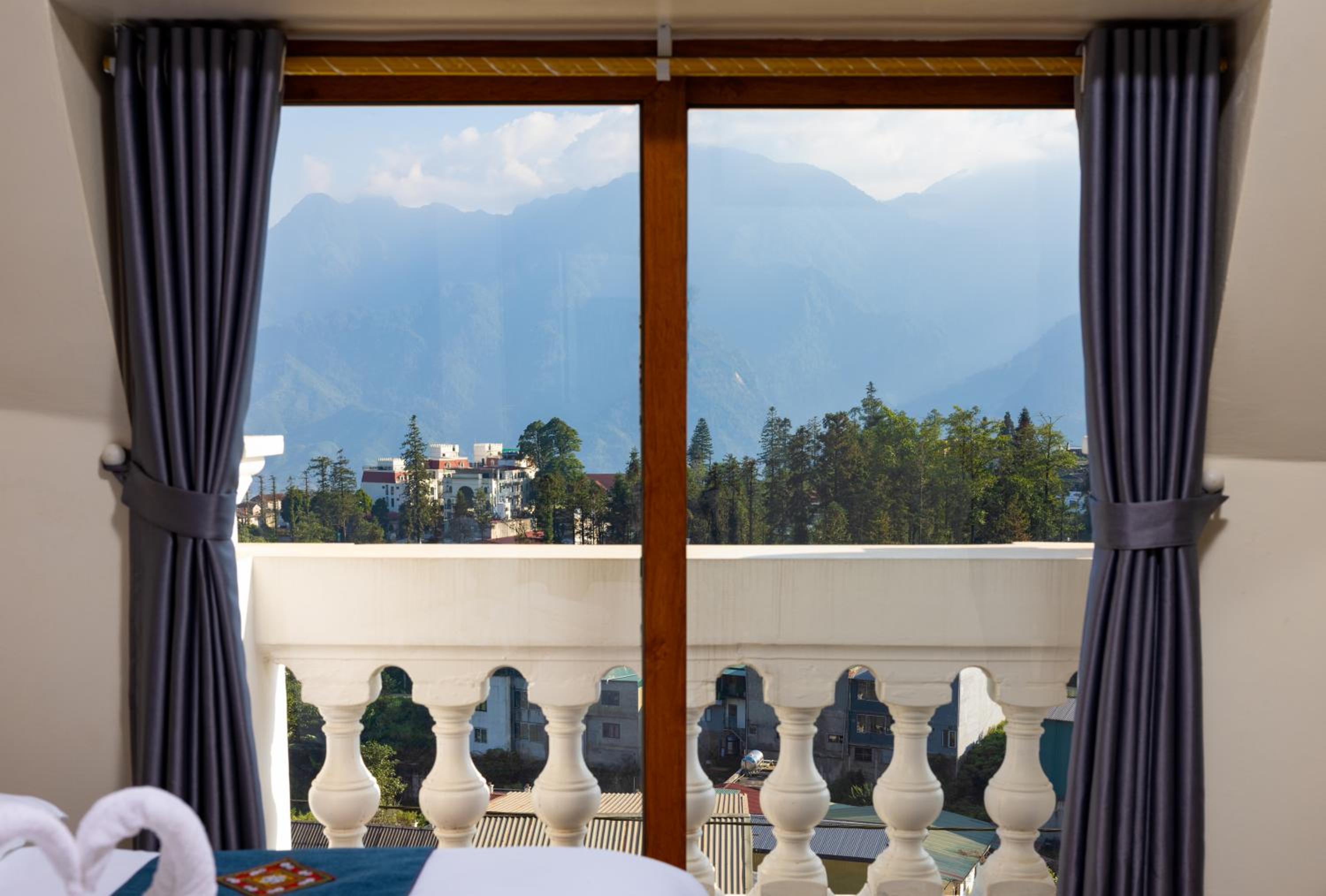 Deluxe Double Room with Balcony photo 3