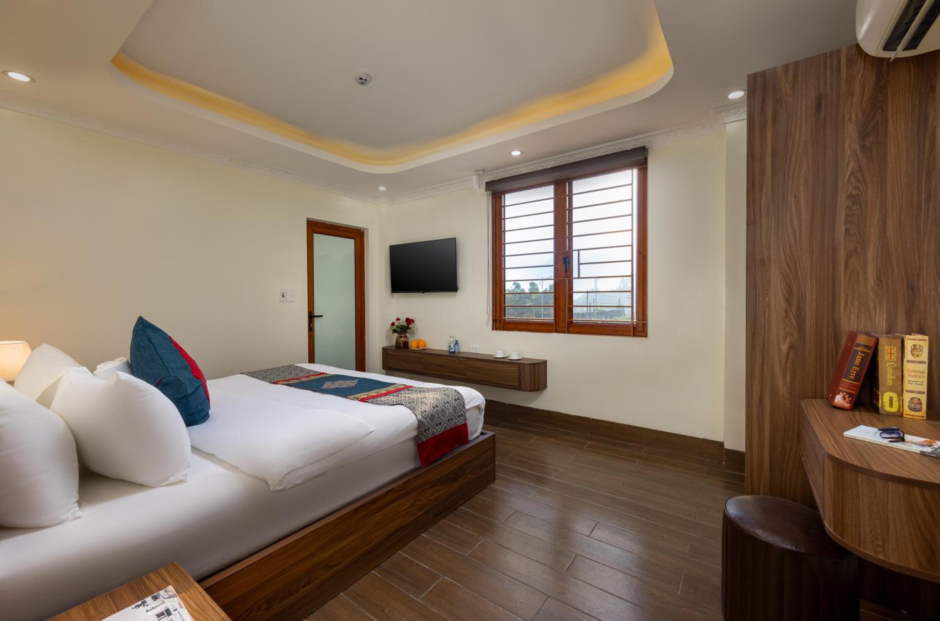 King Room with Mountain View photo 2