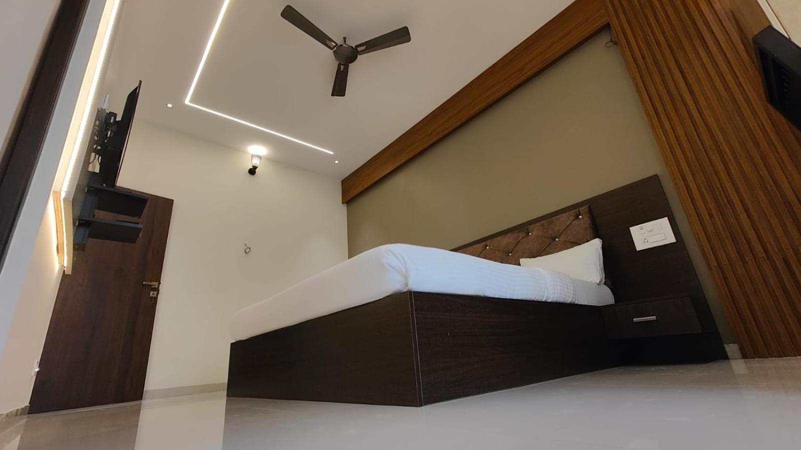 Superior King Room photo 2