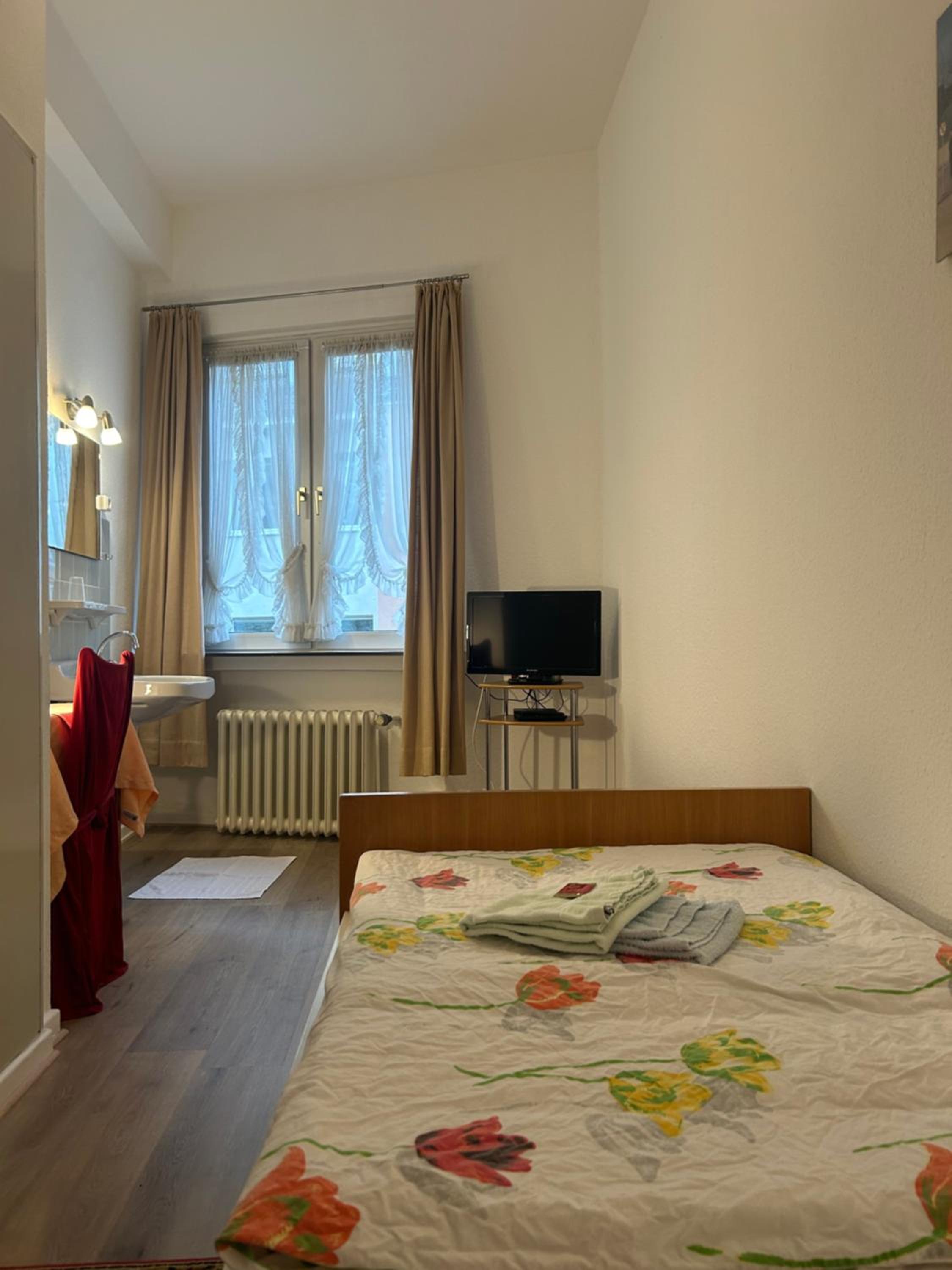 Standard Single Room With Shared Bathroom