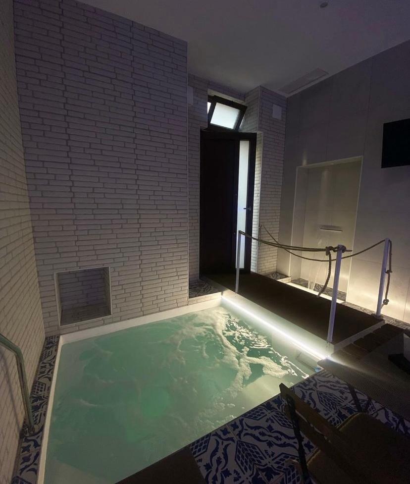 Queen Room with Spa Bath photo 2