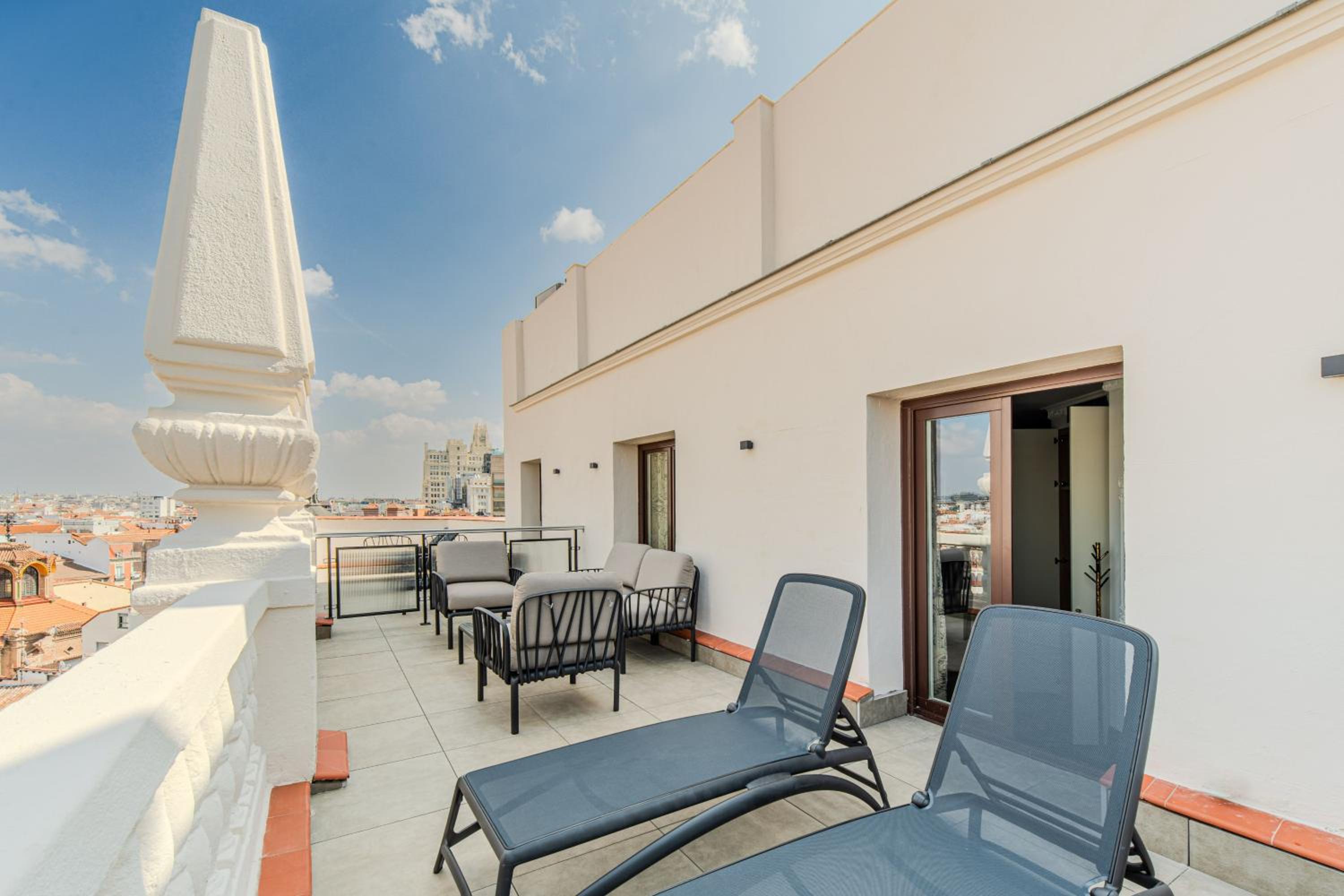 Loft Deluxe with Terrace photo 3