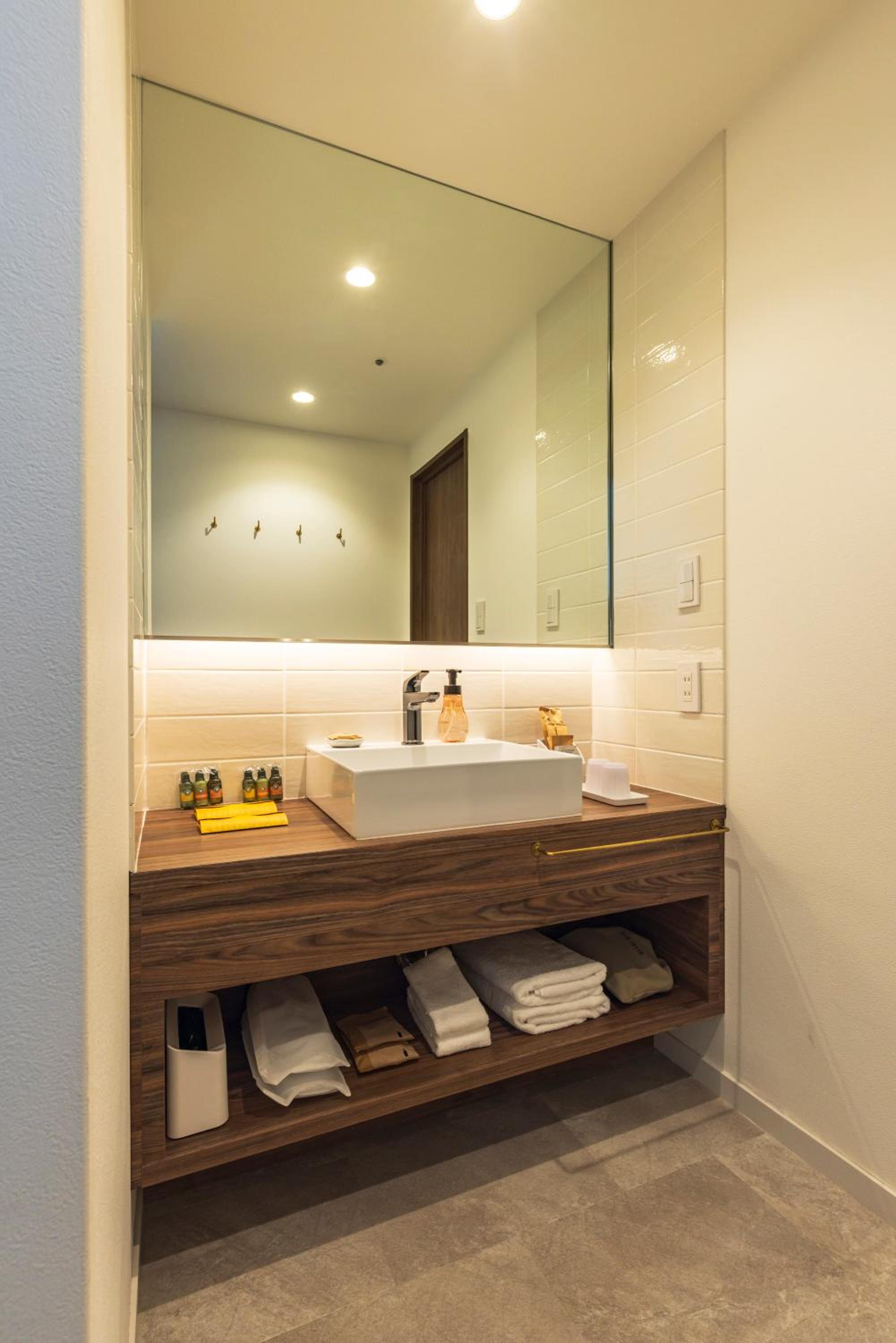 Deluxe Twin Room A