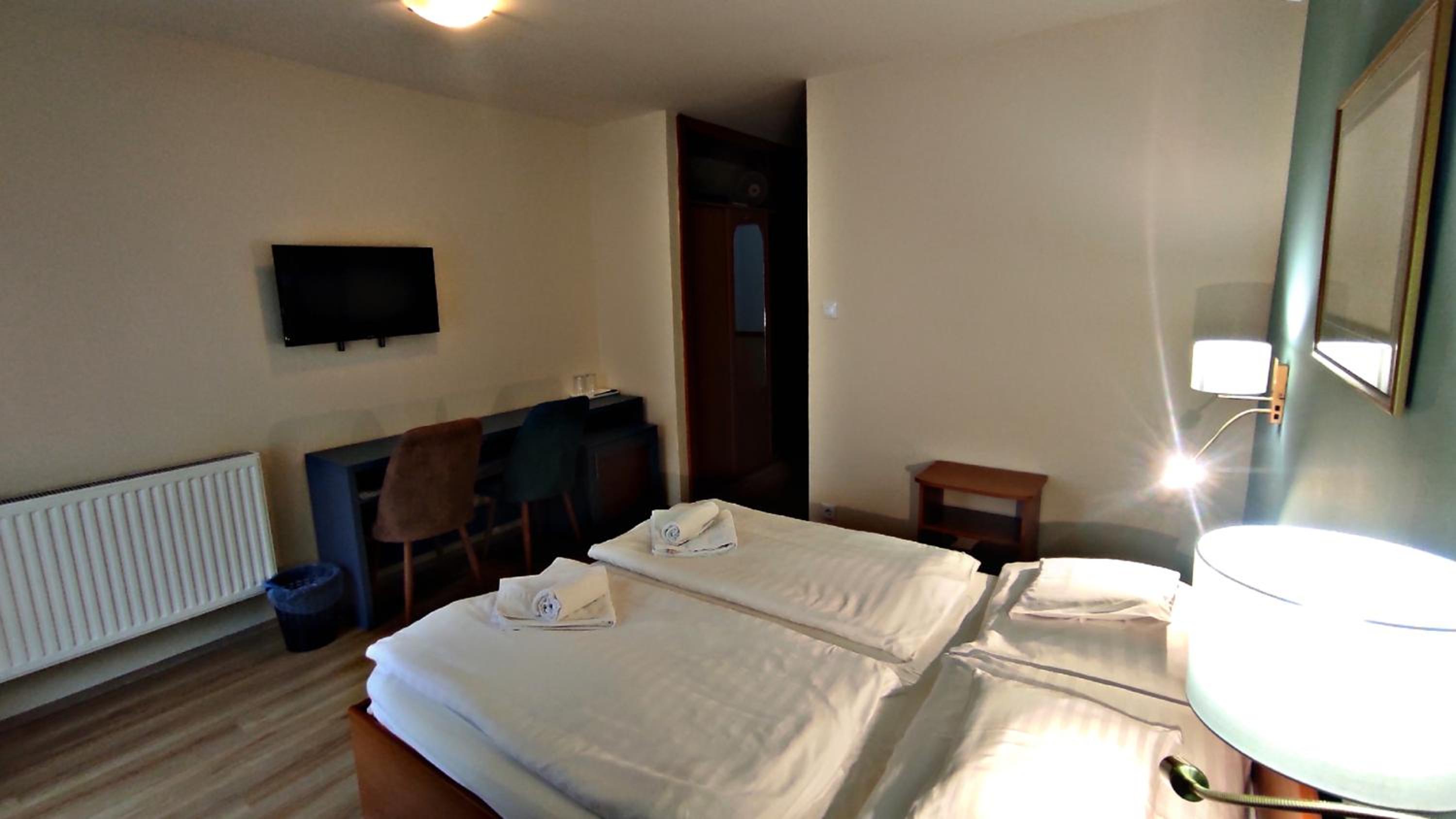 Standard Queen Room photo 3