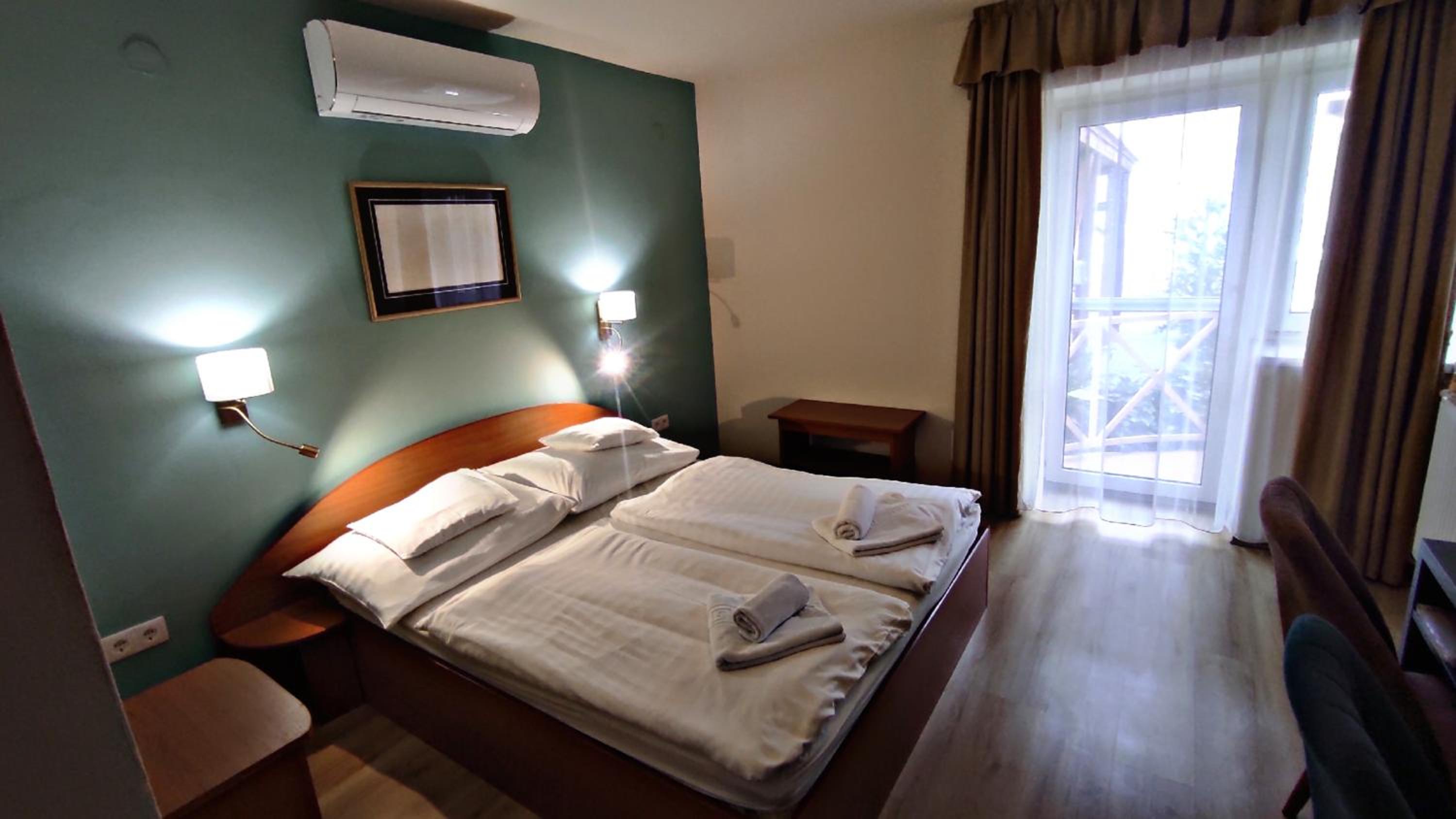 Standard Queen Room photo 1