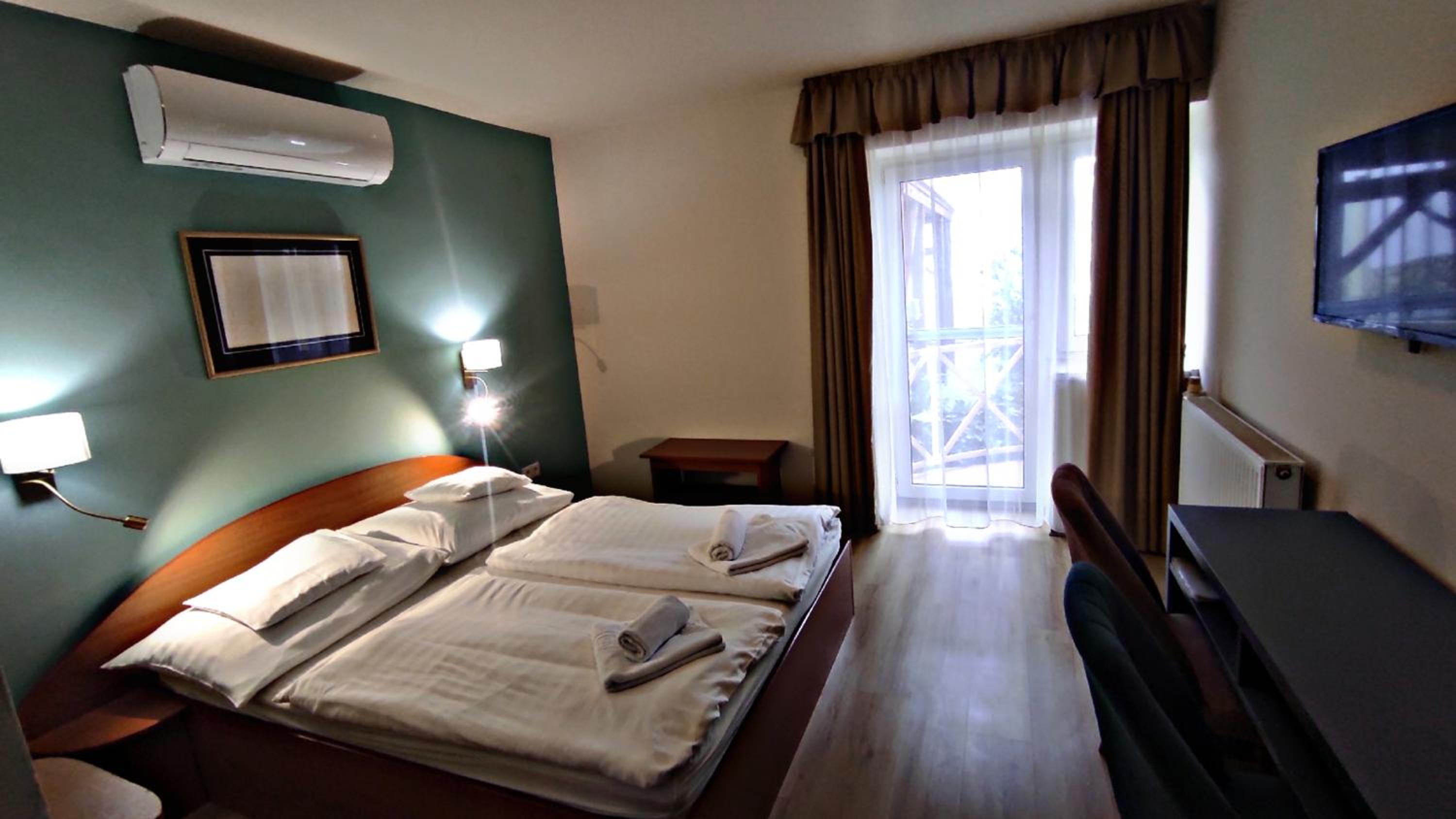 Standard Queen Room photo 2