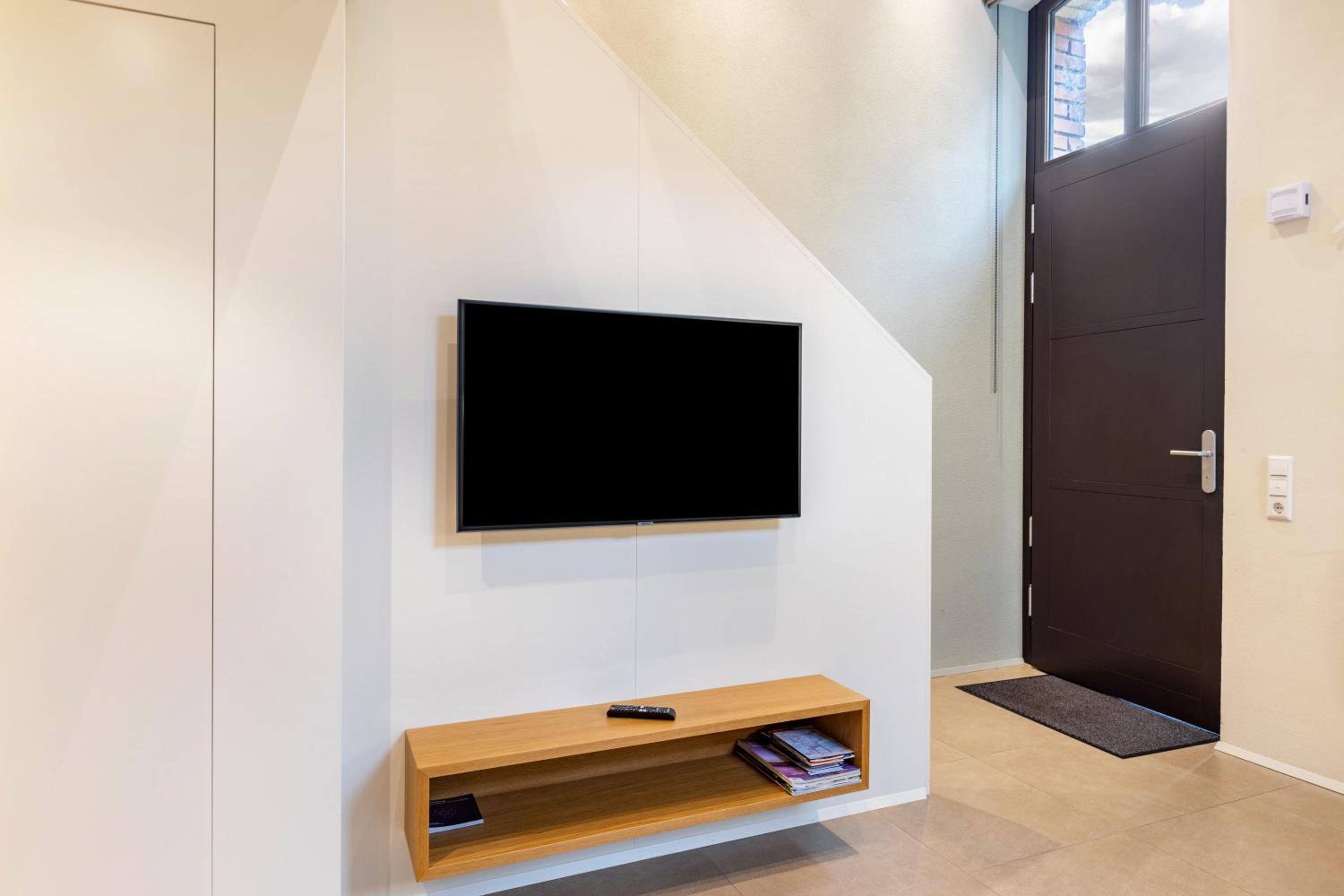 One-Bedroom Apartment with Garden View photo 2