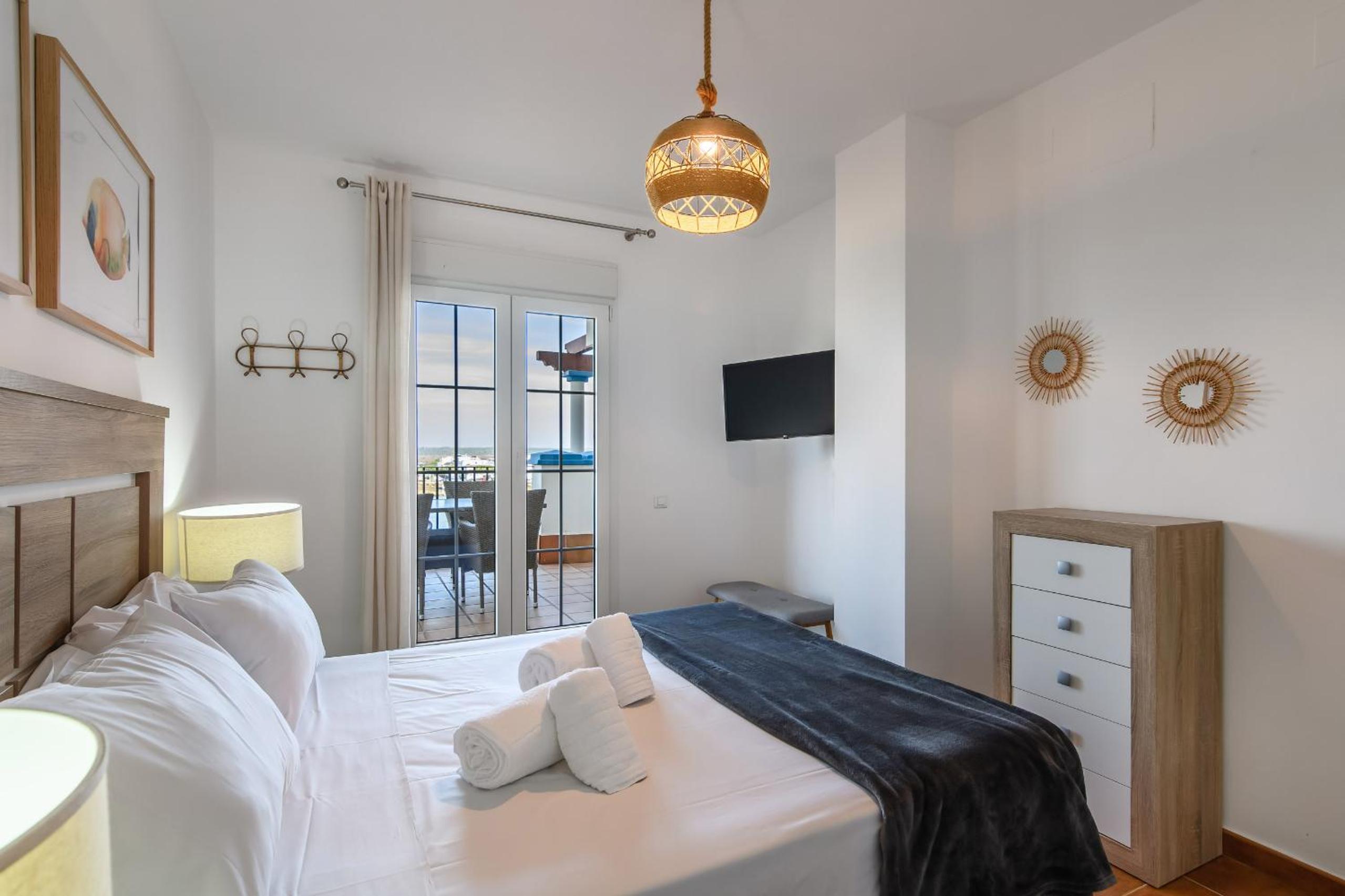 One-Bedroom Apartment with View photo 3