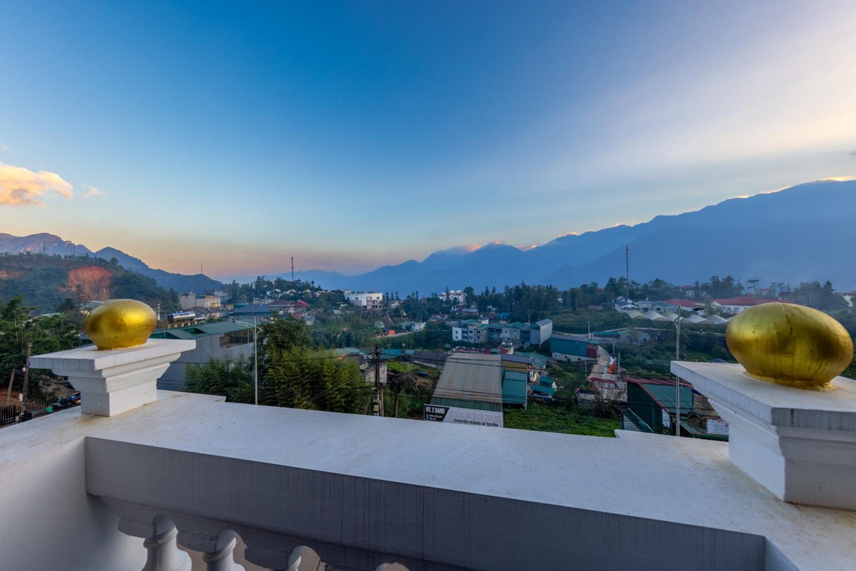 Deluxe Double Room with Balcony photo 2