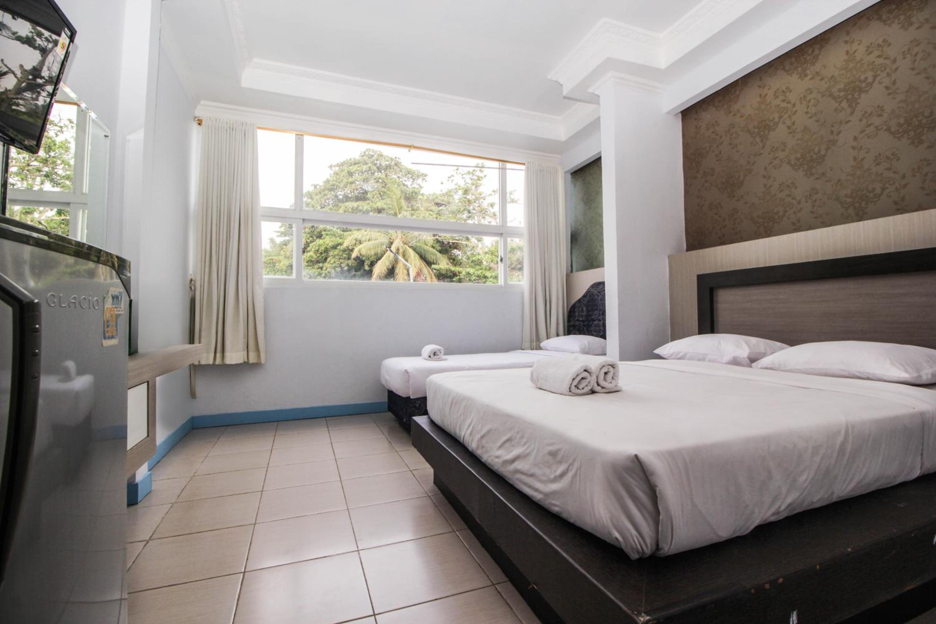 Deluxe Triple Room - Photo 8