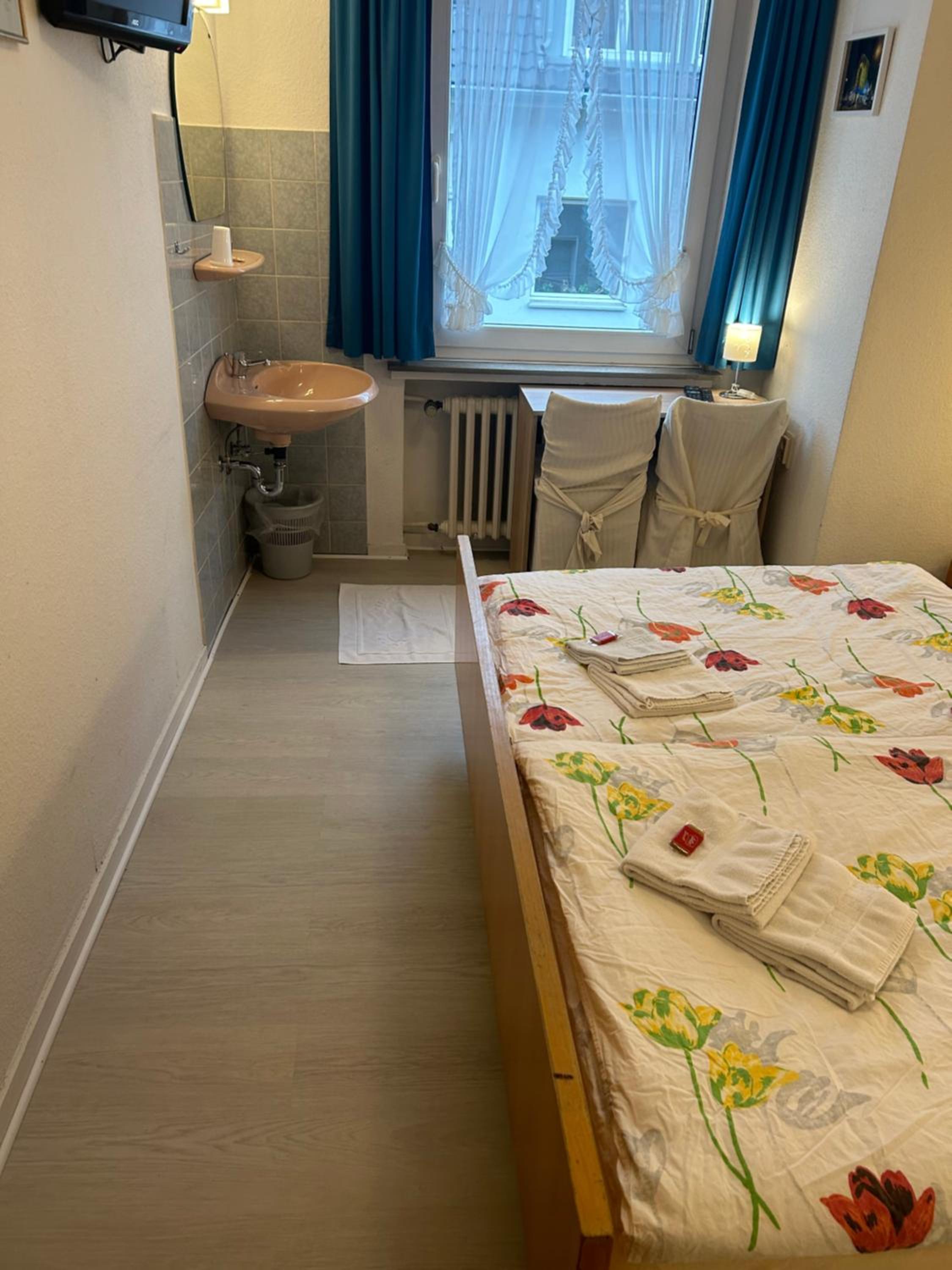 Double Room With Shared Bathroom