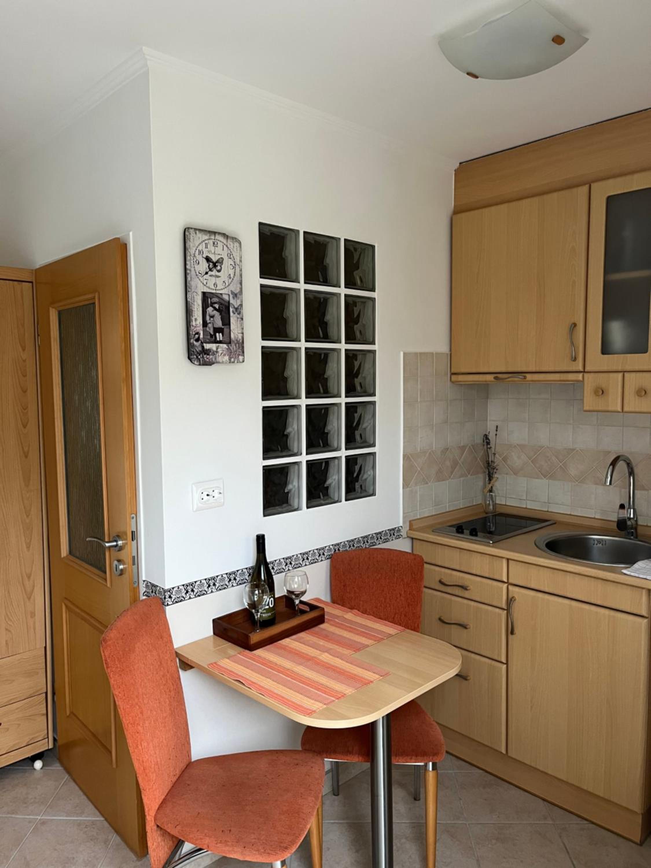 One-Bedroom Apartment photo 3