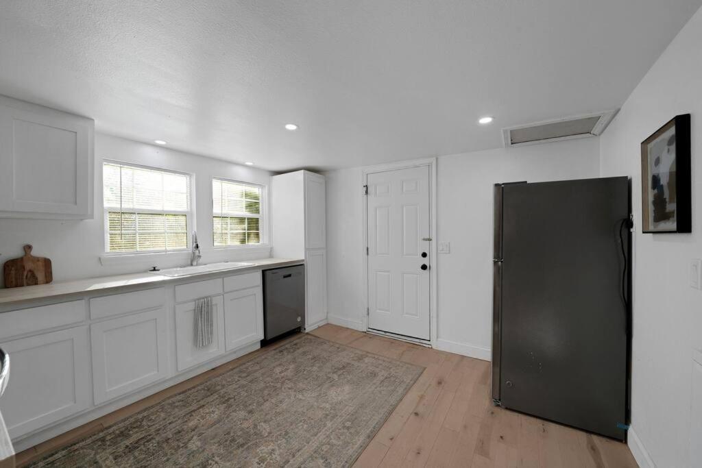 Two-Bedroom House photo 3