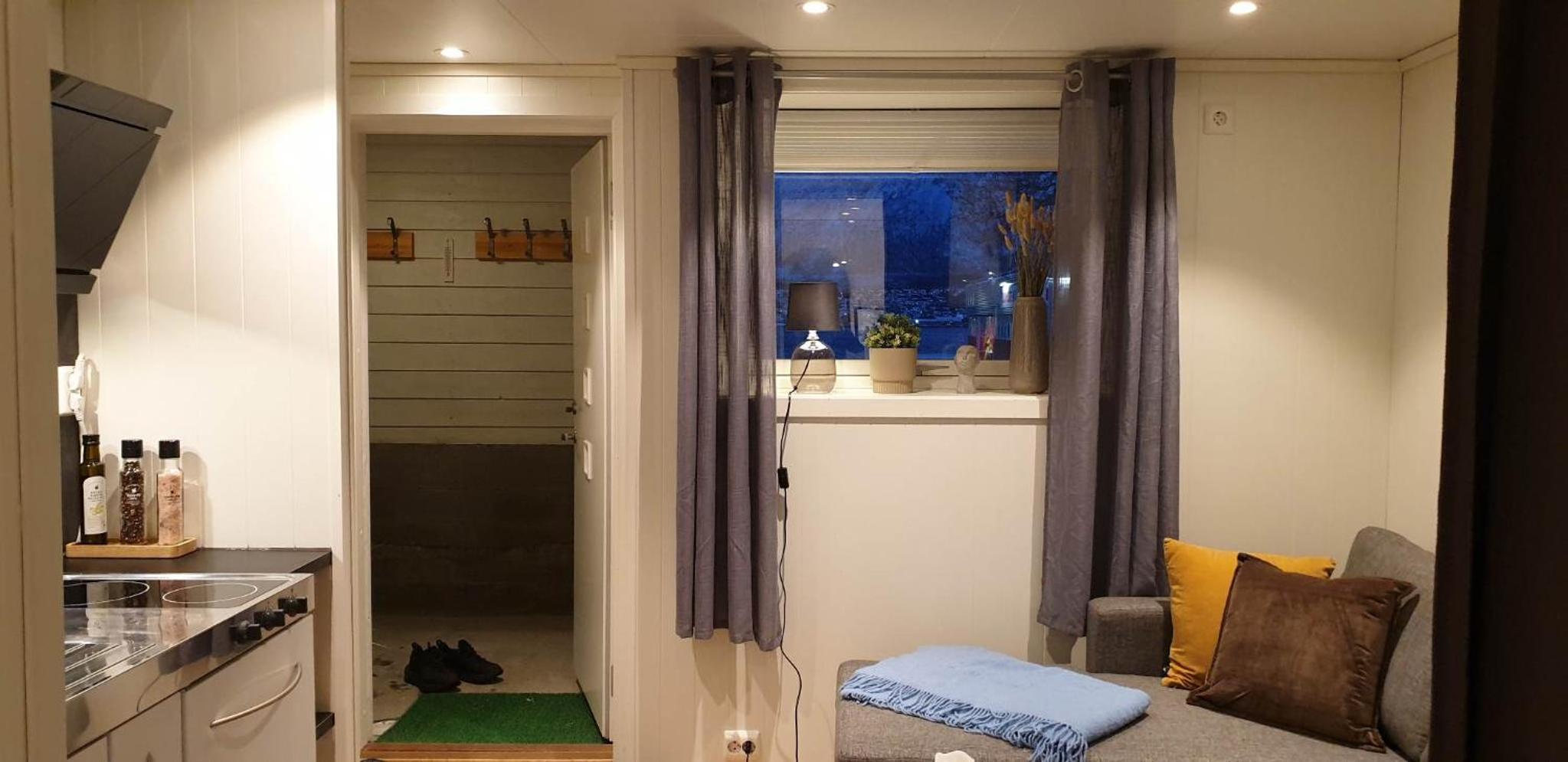 One-Bedroom Apartment photo 2