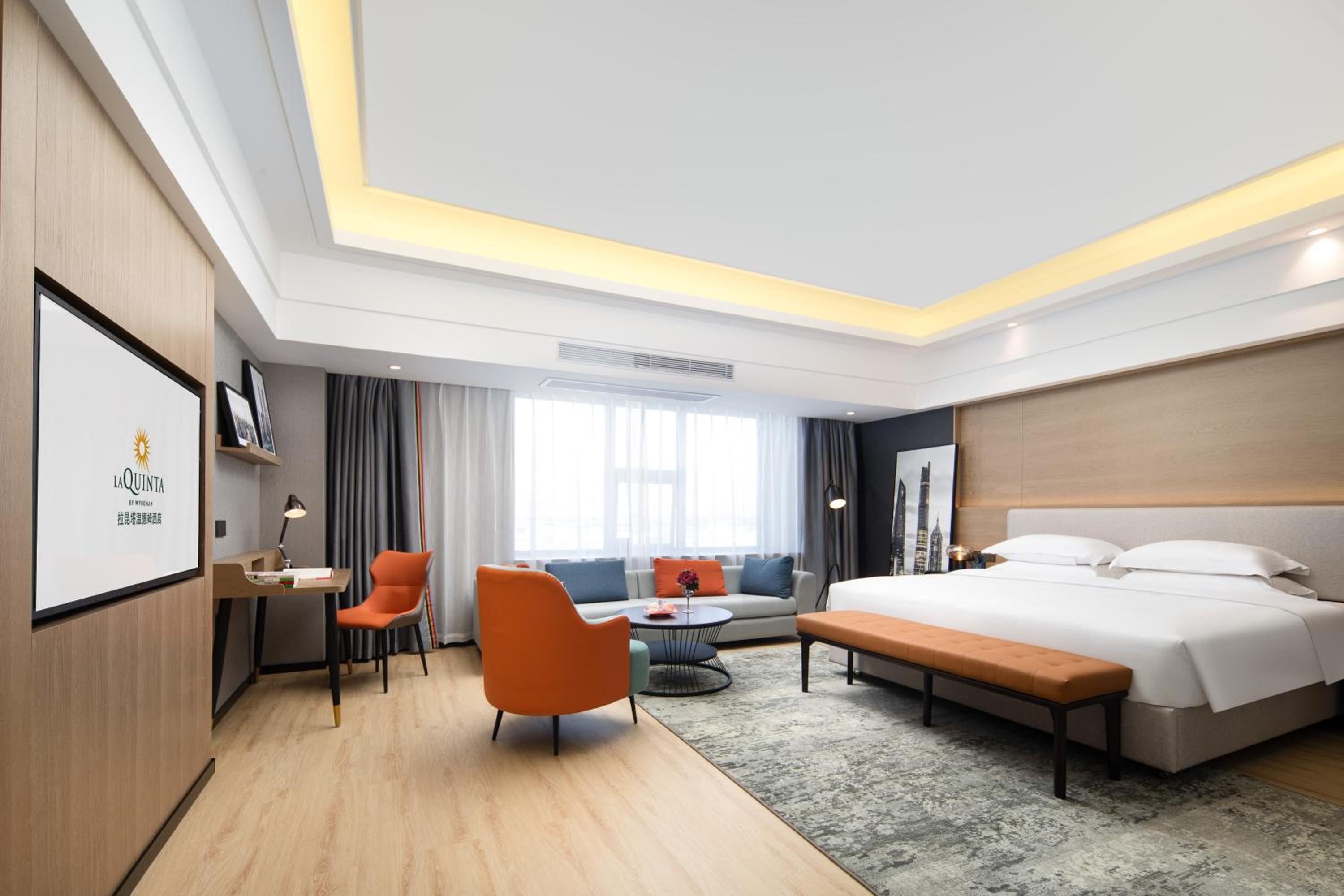 Deluxe King Room - Non-Smoking
