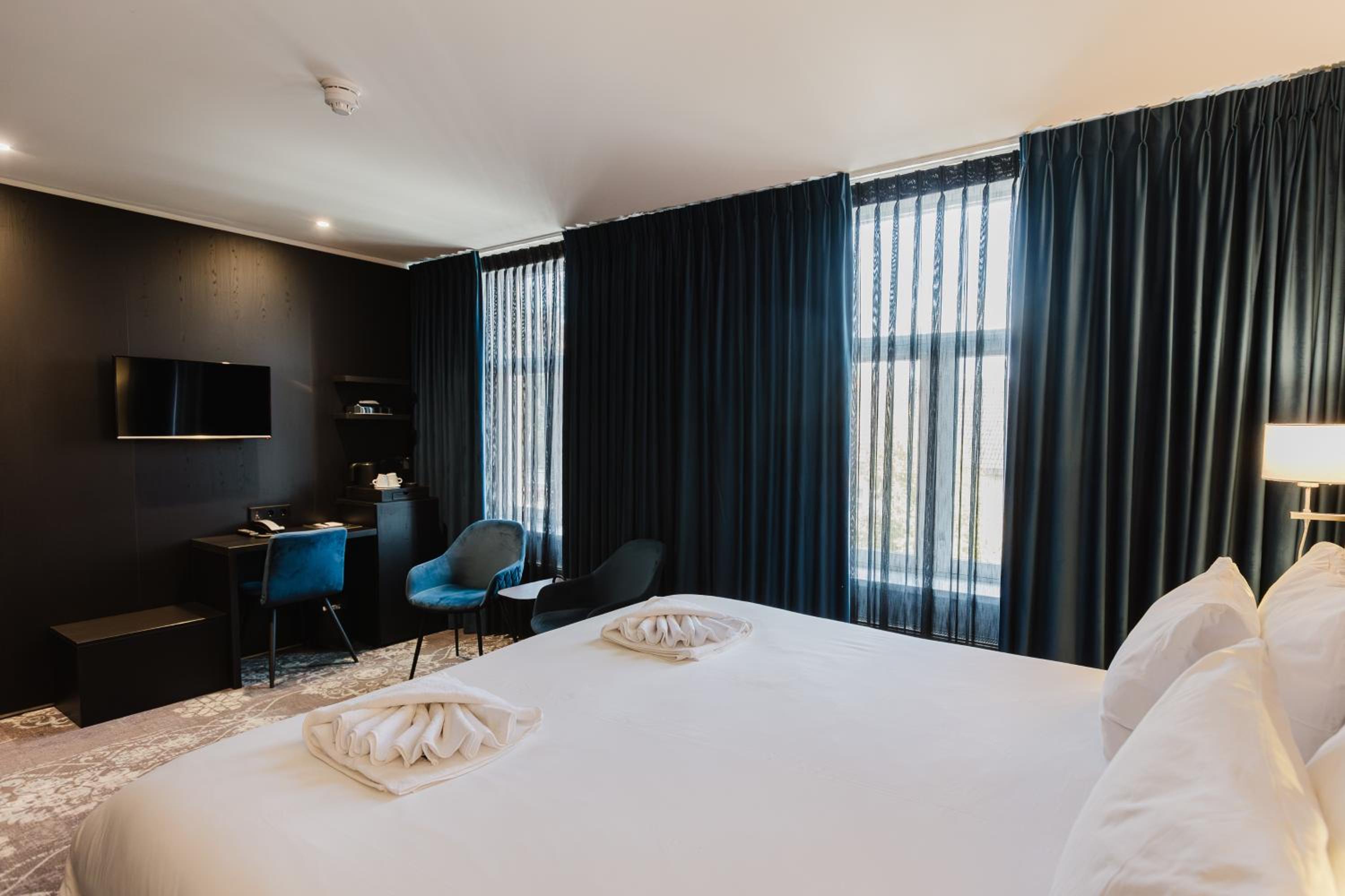 Deluxe Double Room - Photo 10