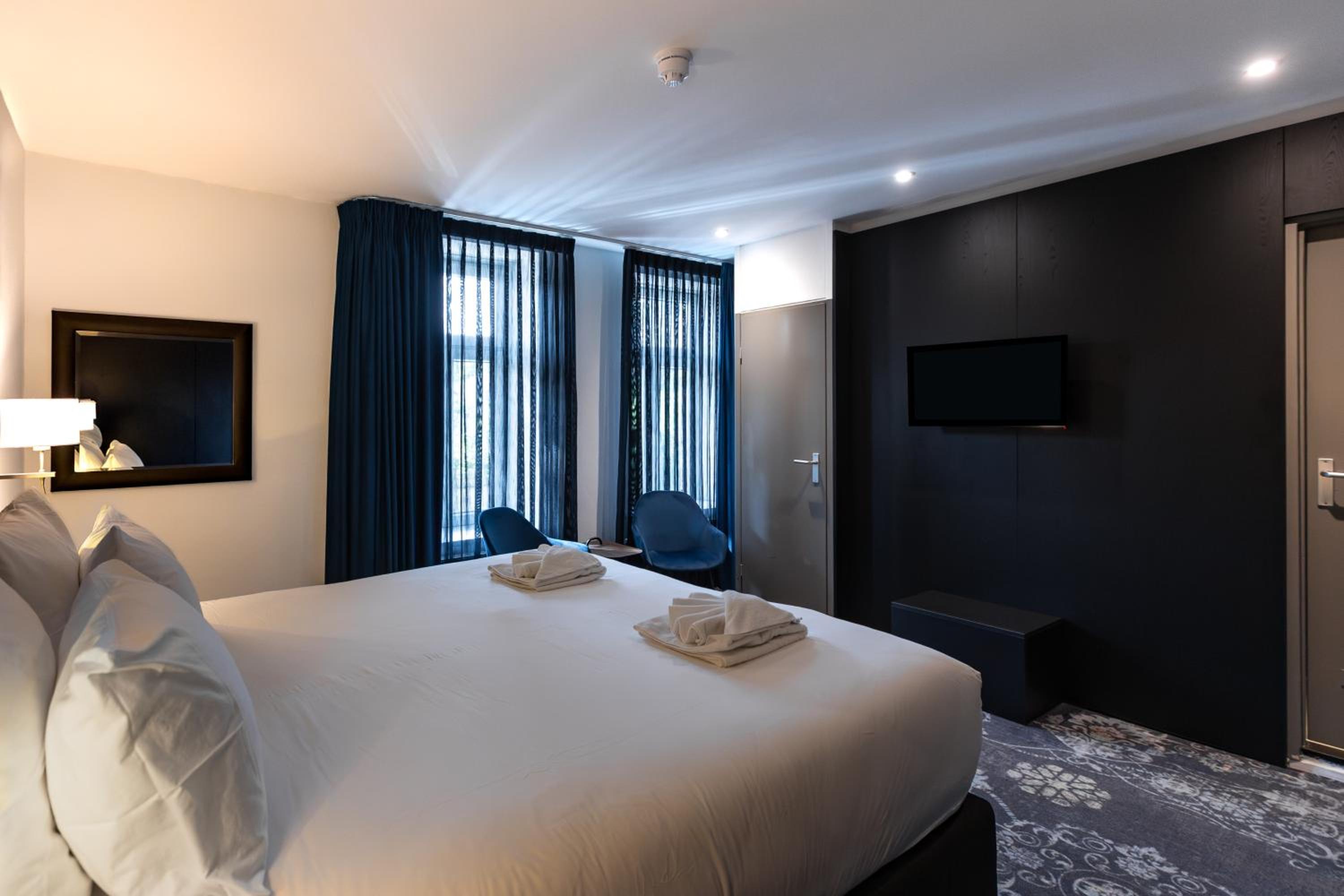 Deluxe Double Room - Photo 9