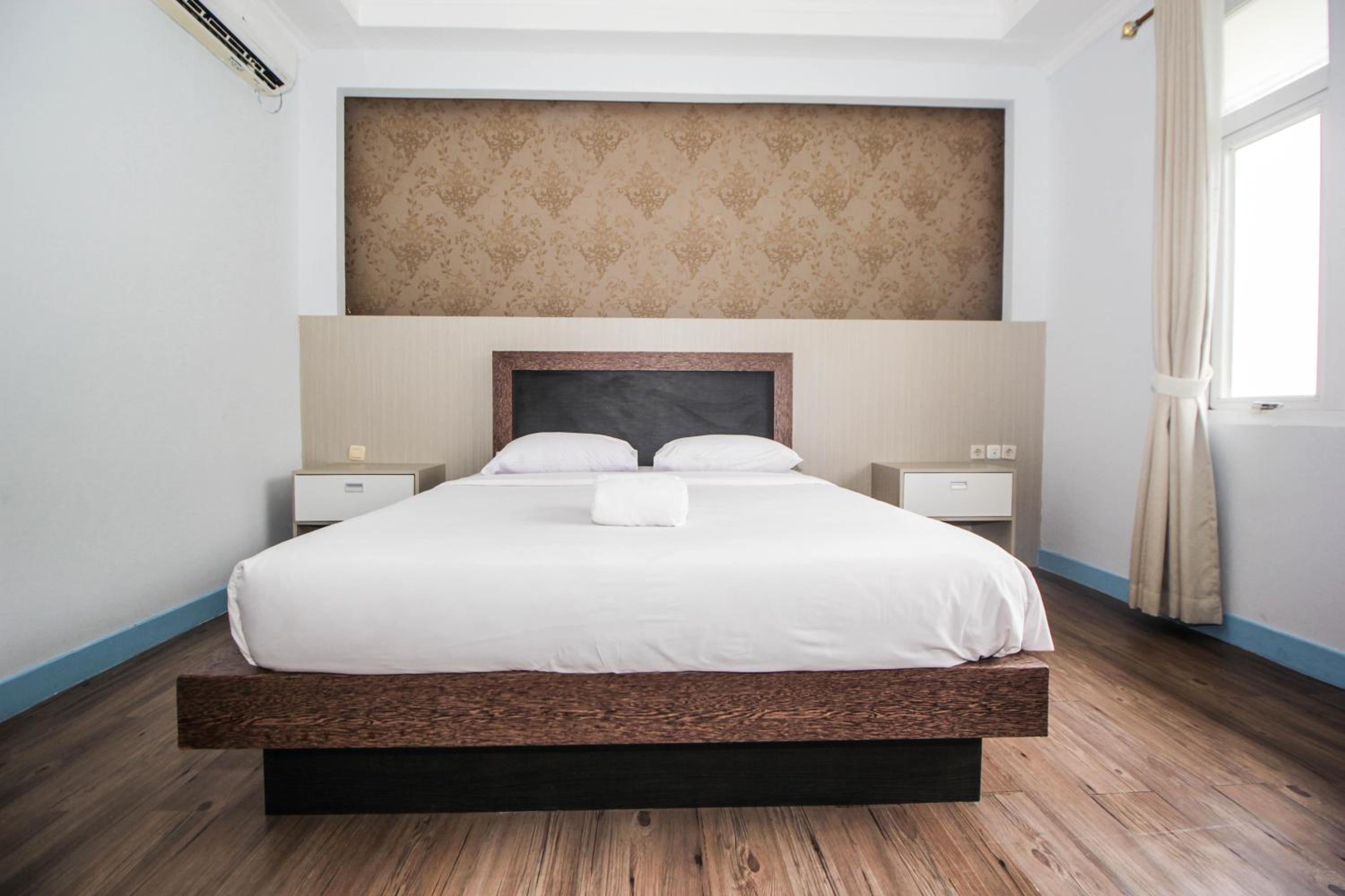 Suite - Photo 1