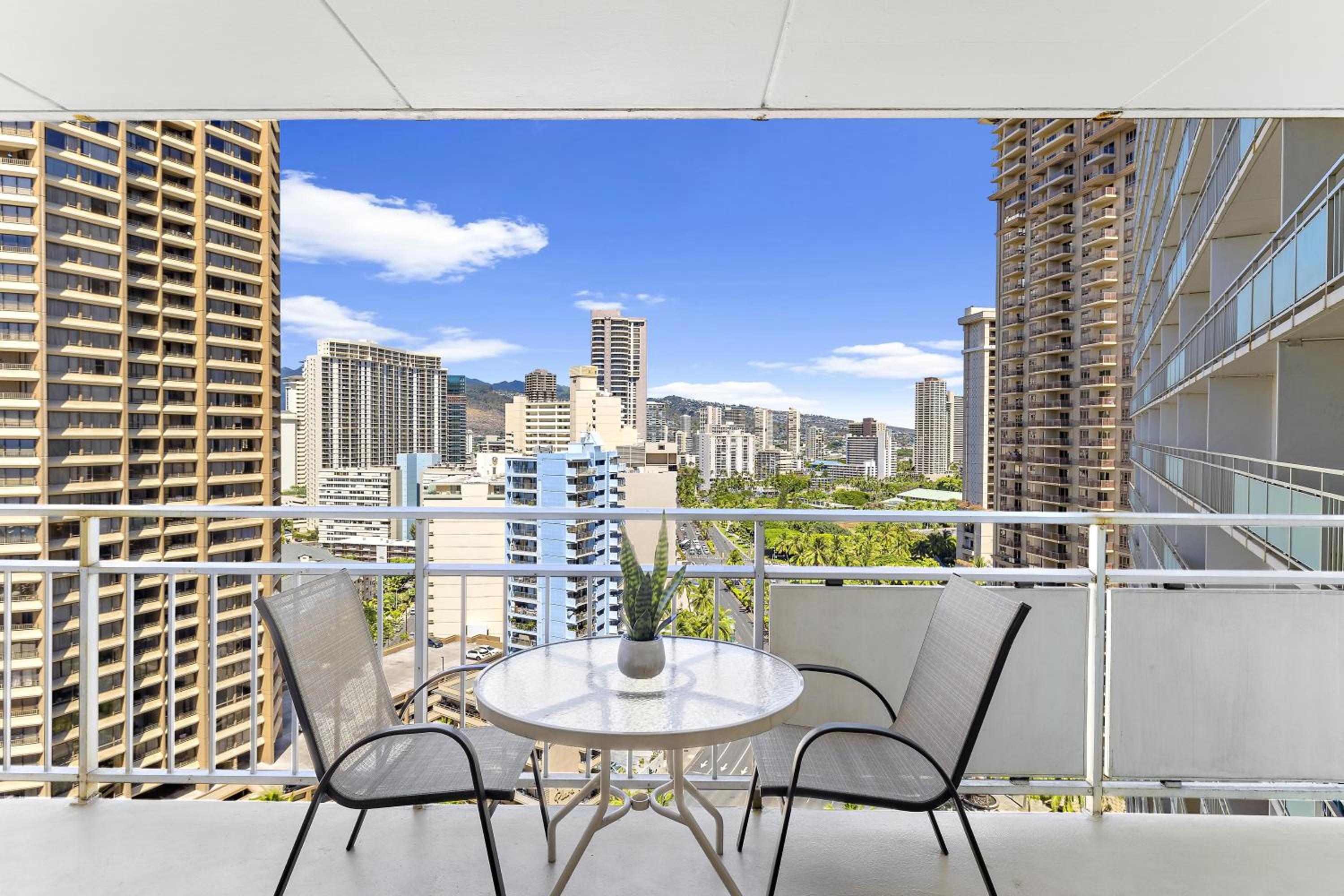 Ilikai 1801: balcony & terrace photo