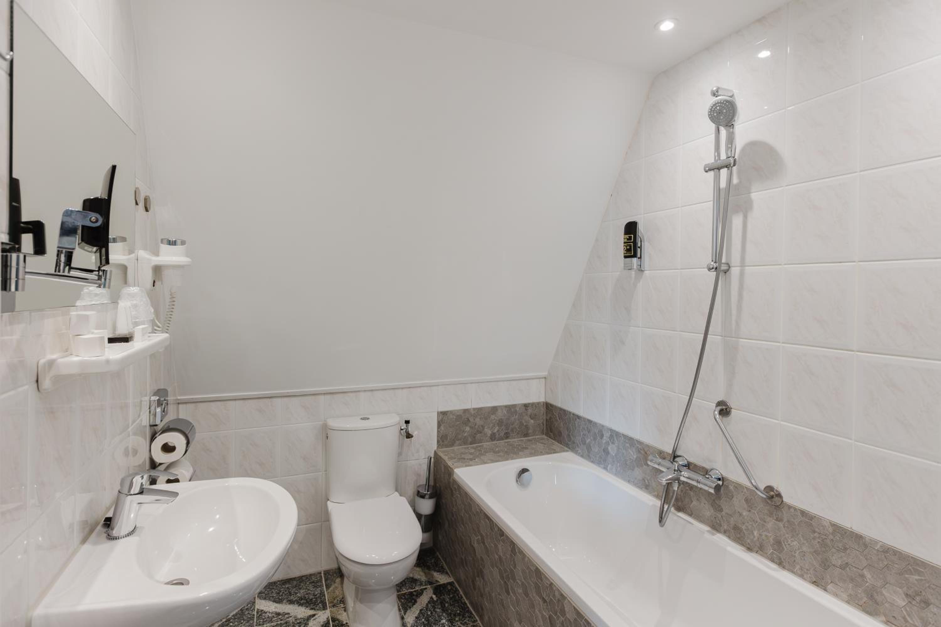 Classic Triple Room - Photo 4
