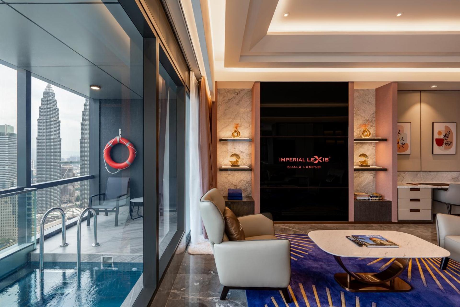 Imperial Pool Suite photo 2