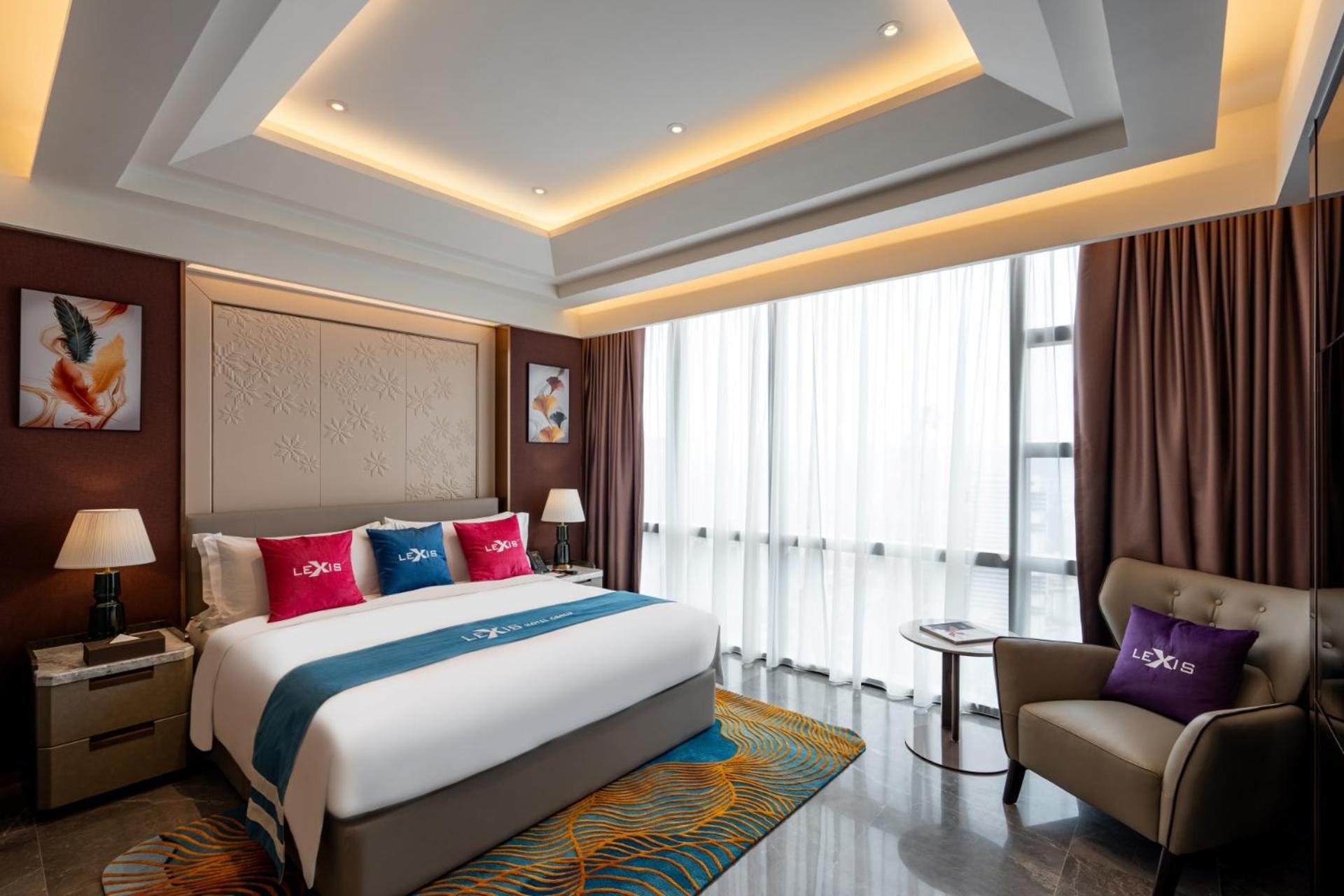 Imperial Pool Suite photo 3