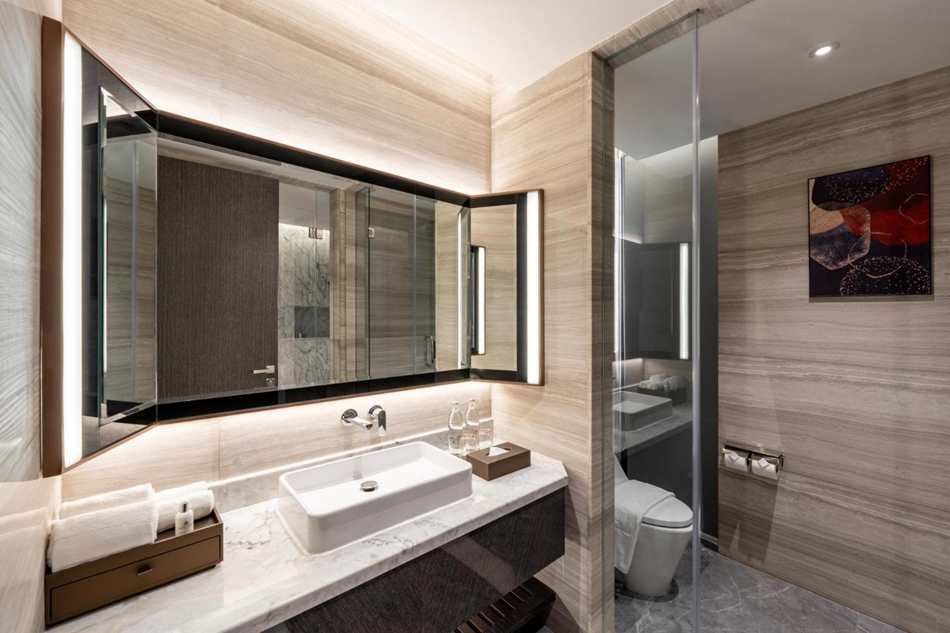 Imperial Pool Suite photo