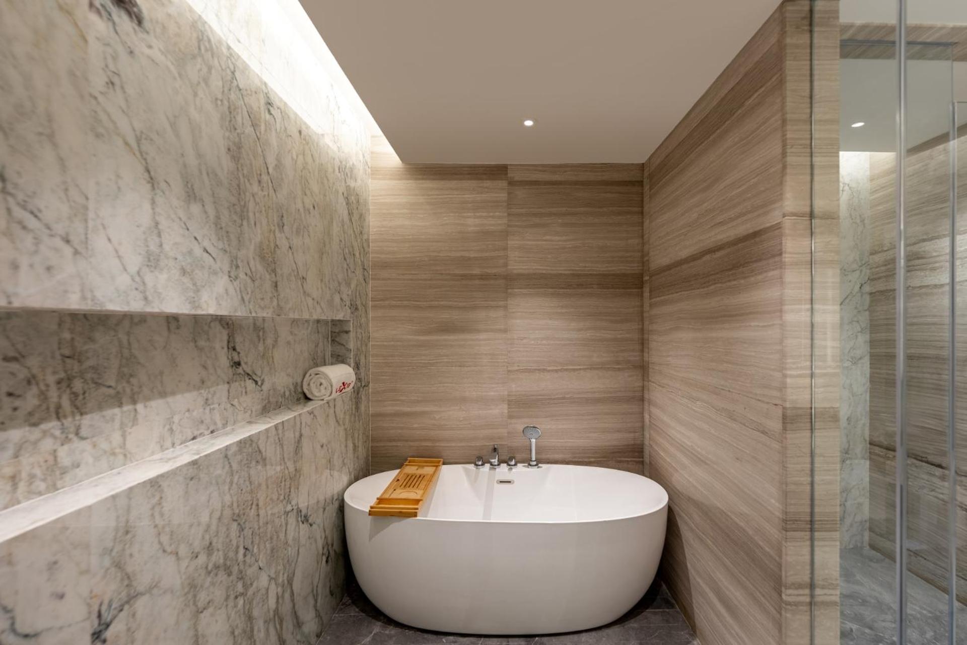 Imperial Pool Suite