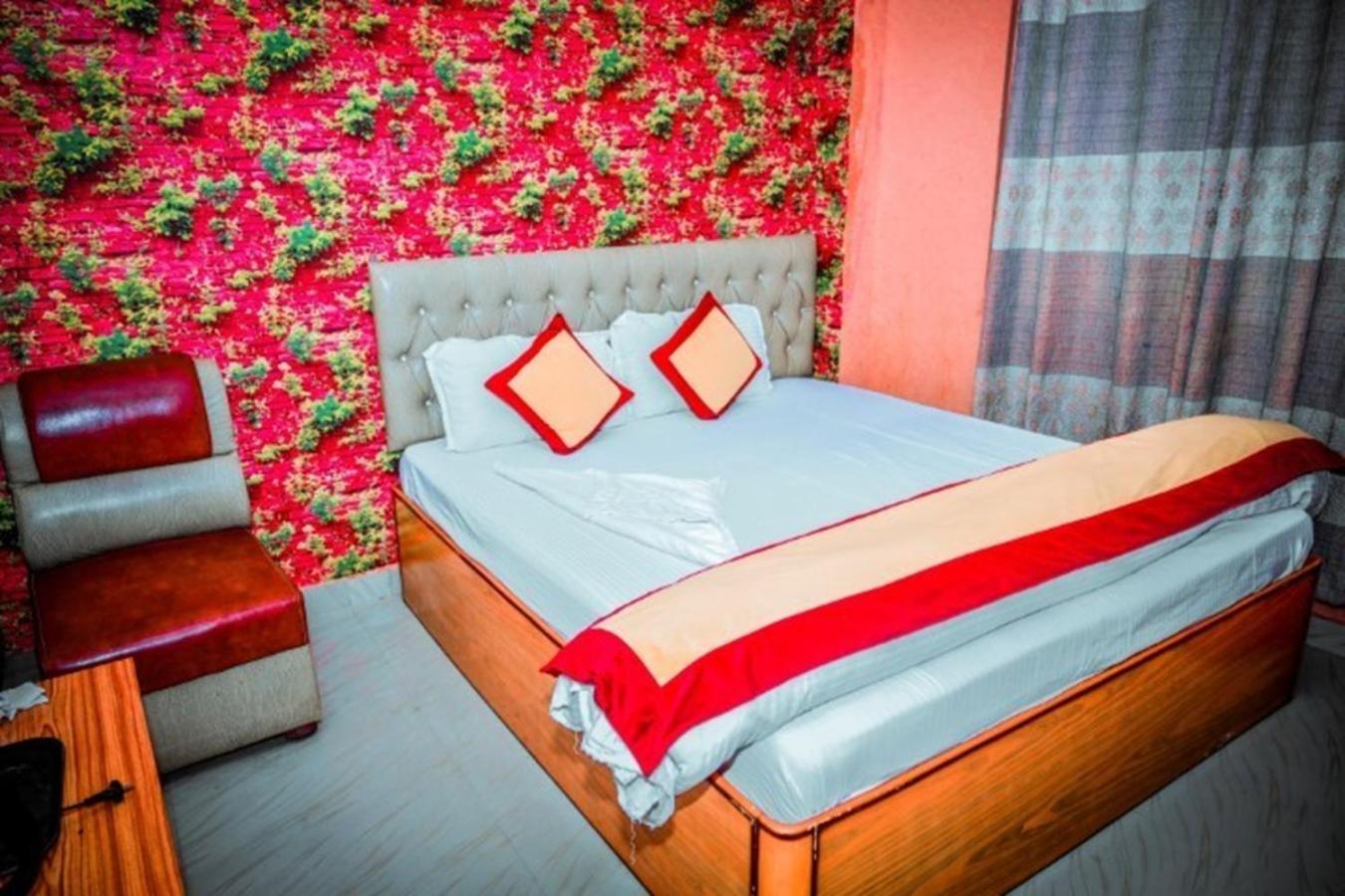 Budget Double Room photo 3