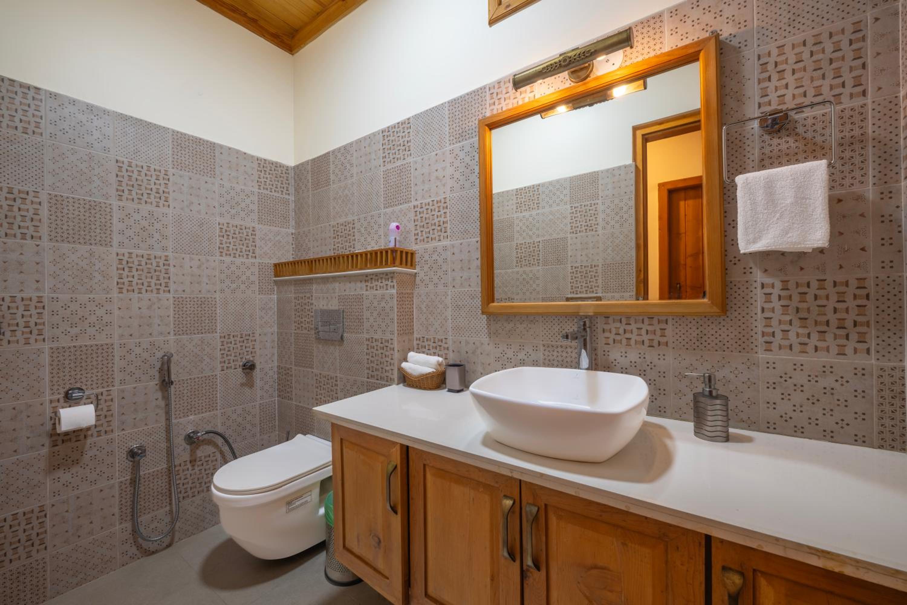 Superior Quadruple Room - Photo 12