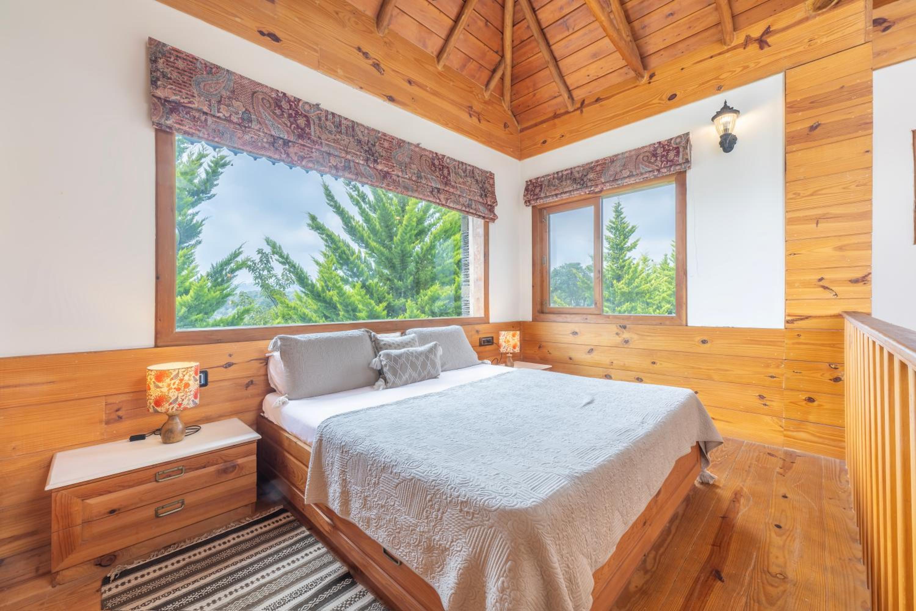 Superior Quadruple Room - Photo 10
