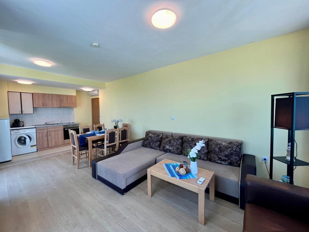 One-Bedroom Apartment with Sea View photo 3