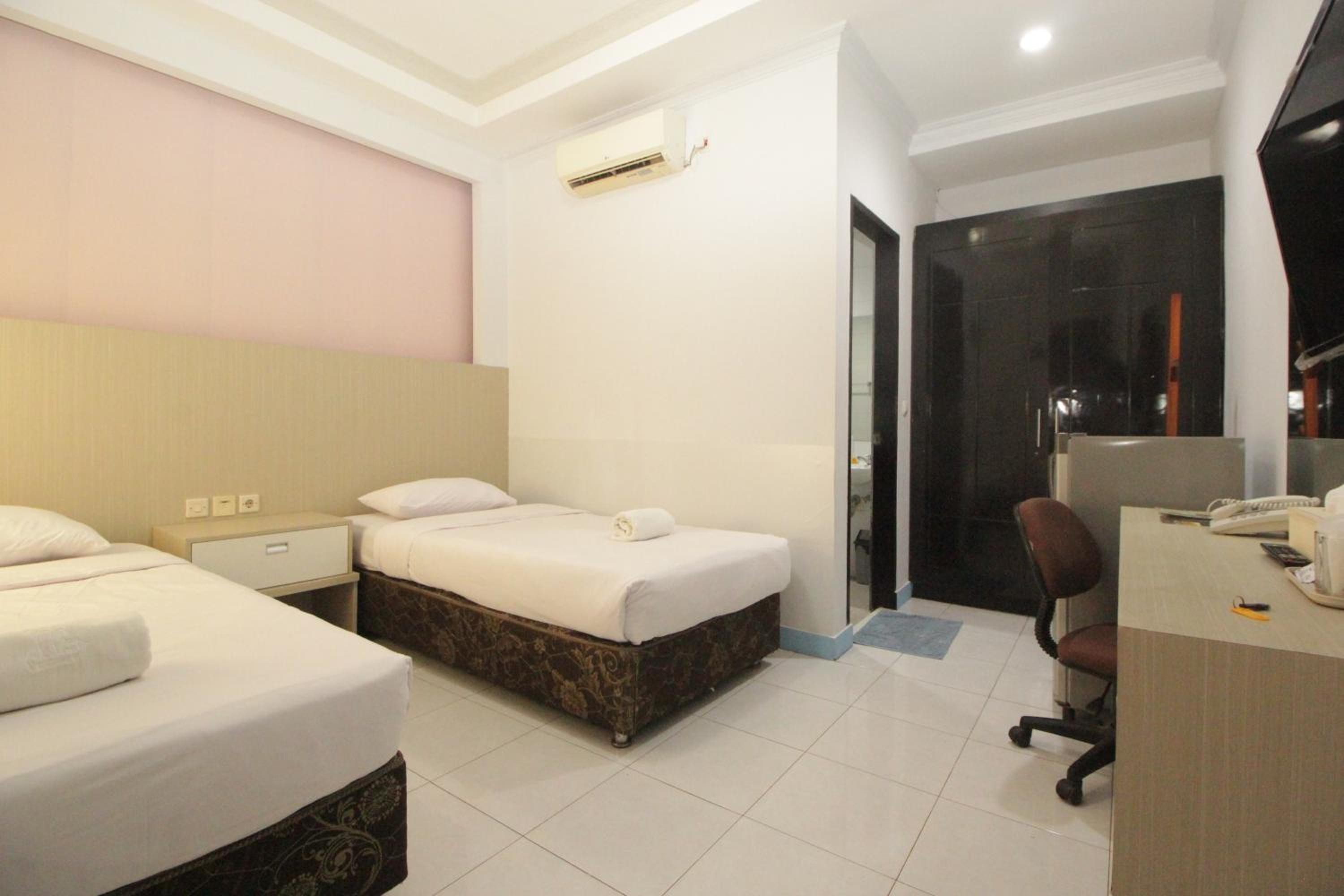 Deluxe Double or Twin Room with Sea View - Photo 7