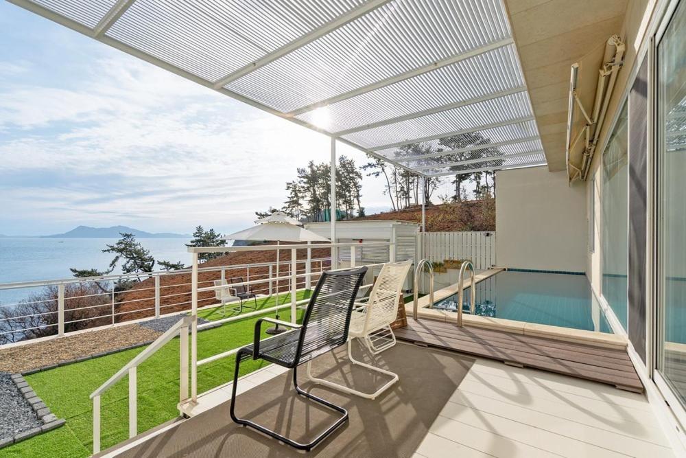 Villa with Sea View - Photo 6