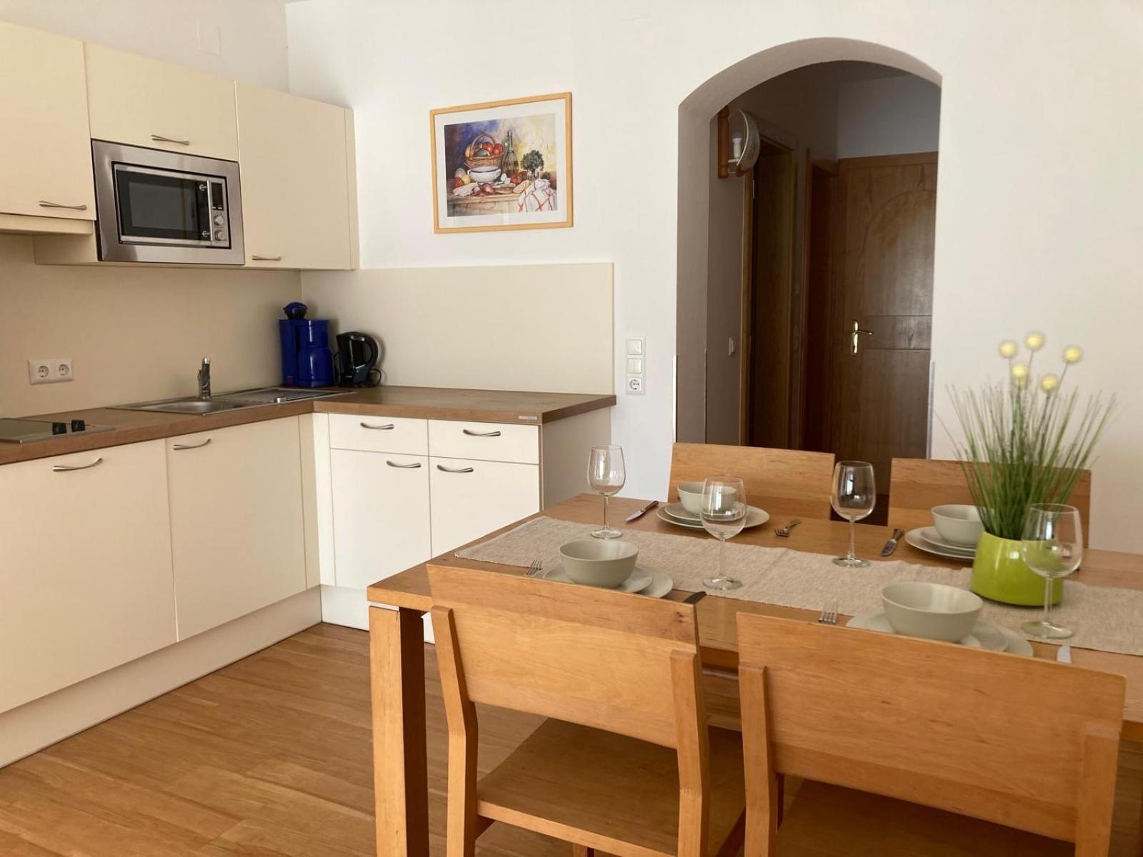Two-Bedroom Apartment with Balcony and Lake View photo 2