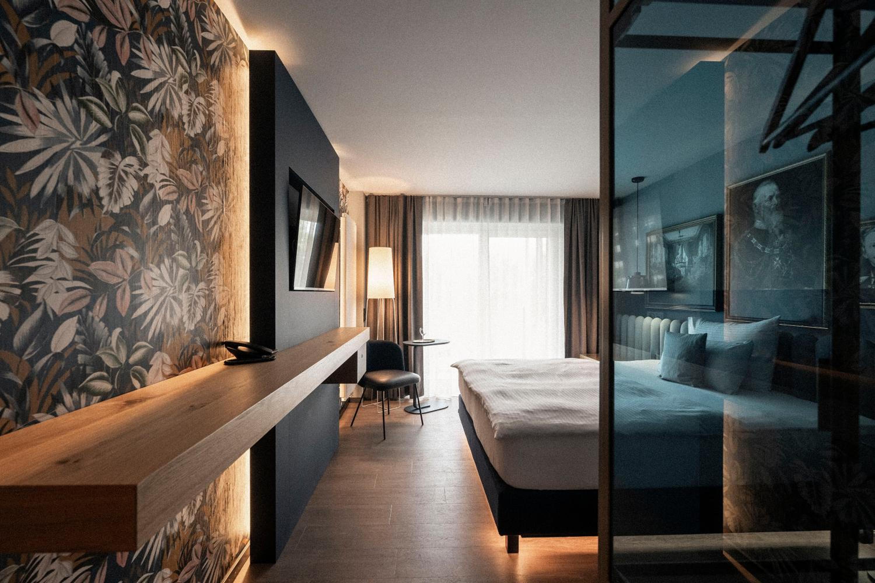 Suite - Photo 1