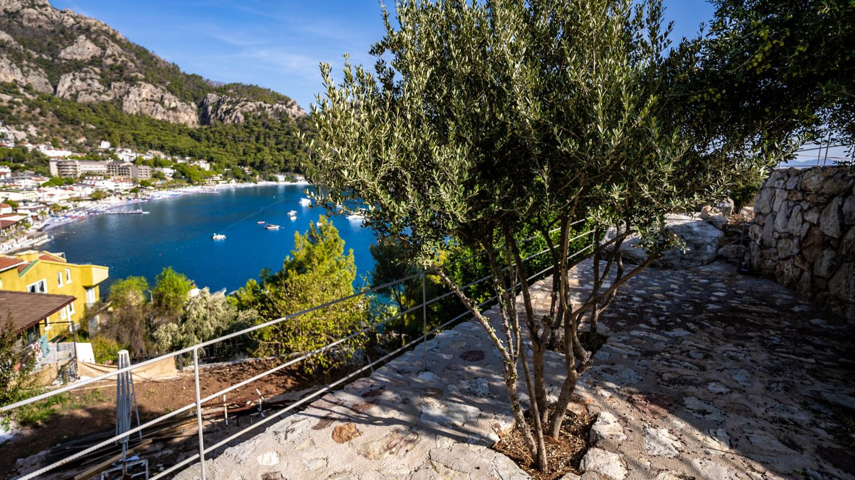 Villa with Sea View - Photo 13