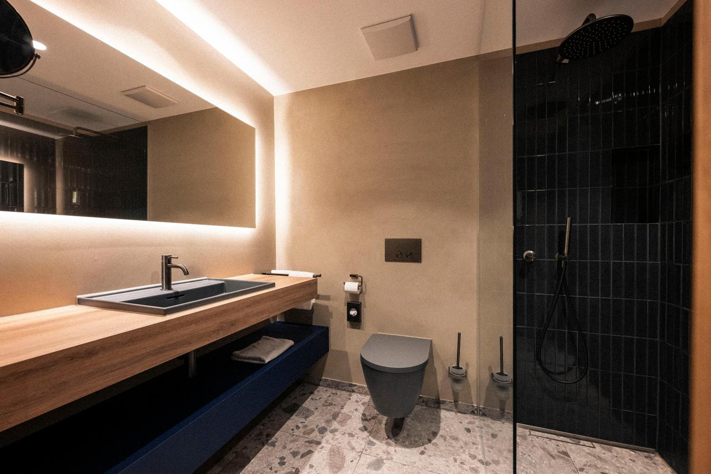 Standard Double Room - Photo 11