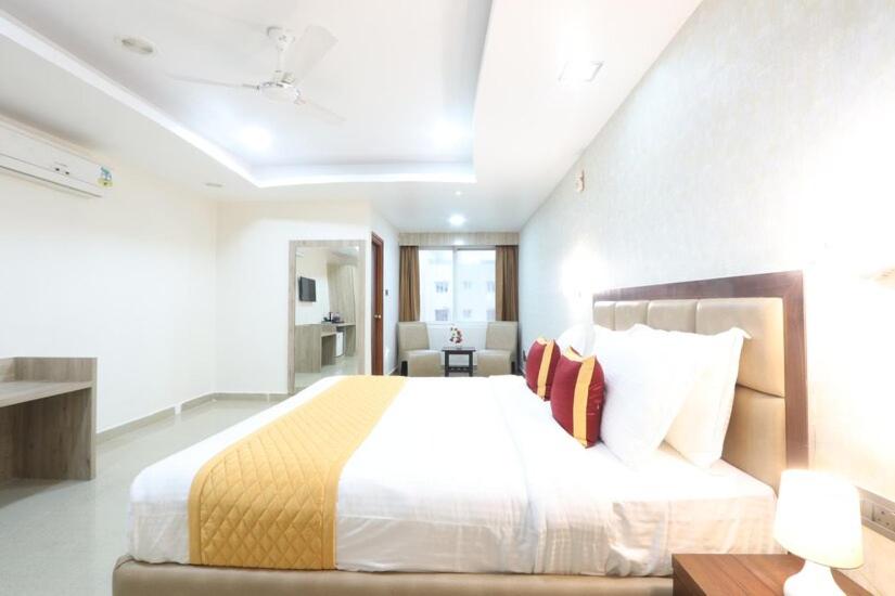 Suite - Photo 1