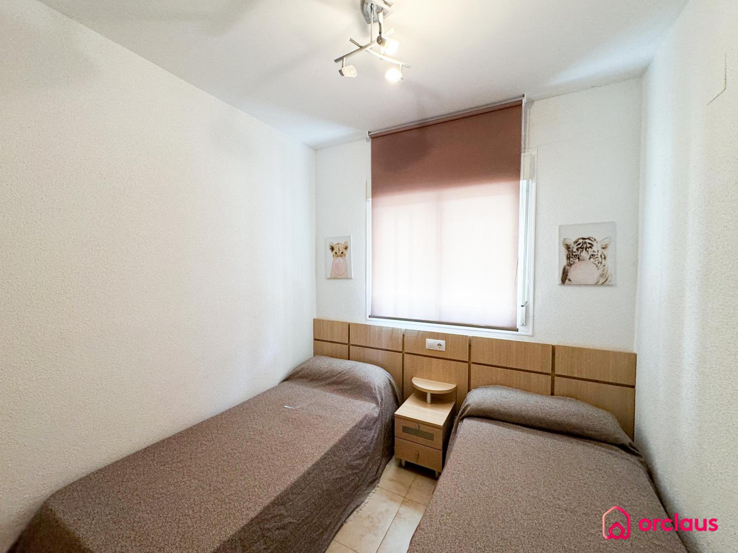 Apartamento de dos habitaciones con balcón y vista al mar