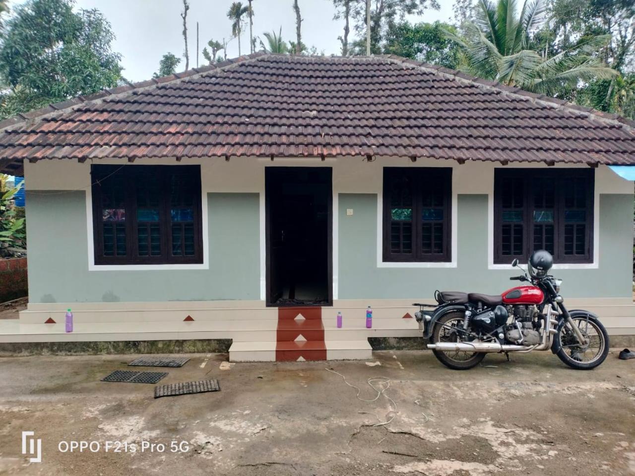 Three-Bedroom House photo 3