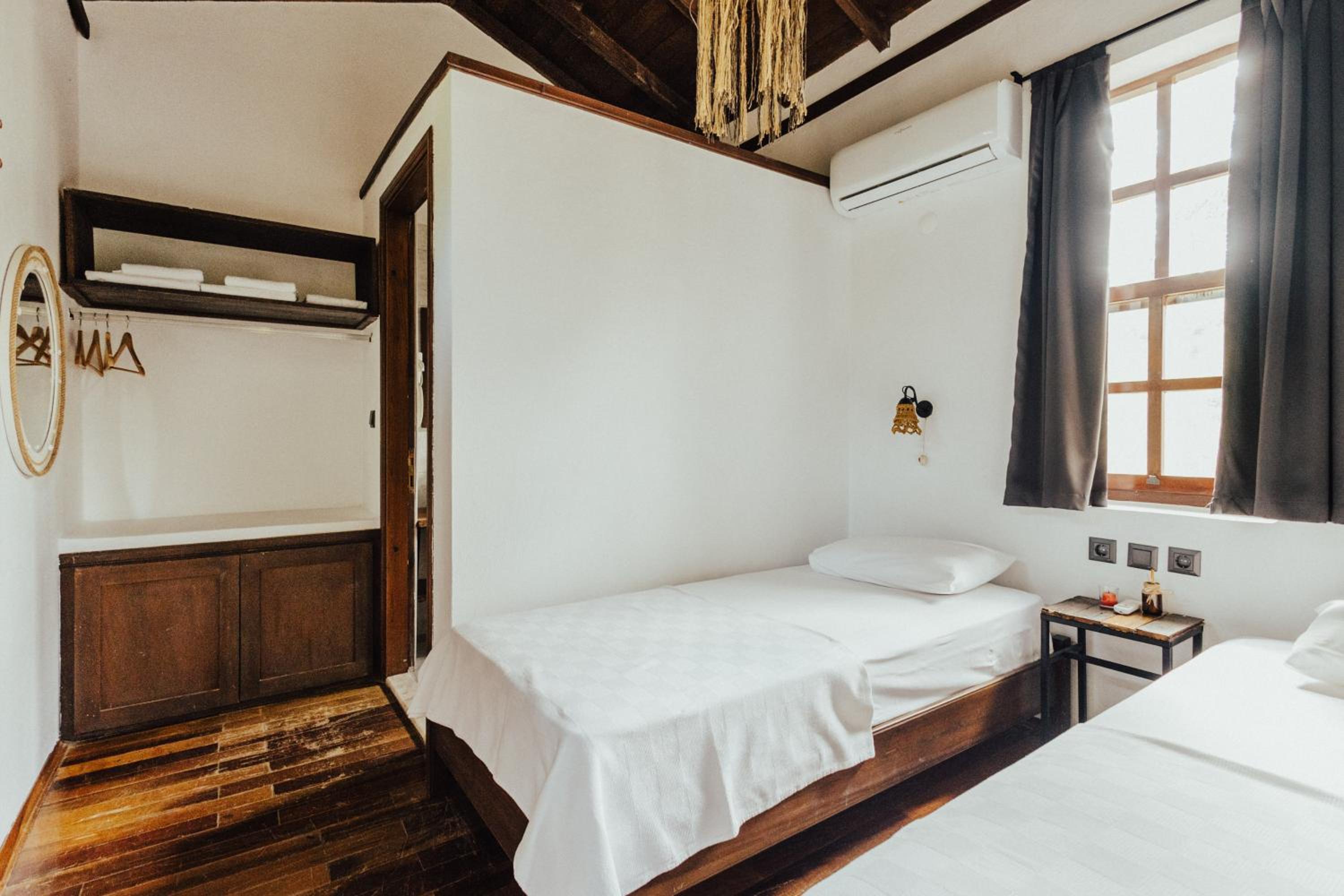 Deluxe Double or Twin Room with Garden View photo 2