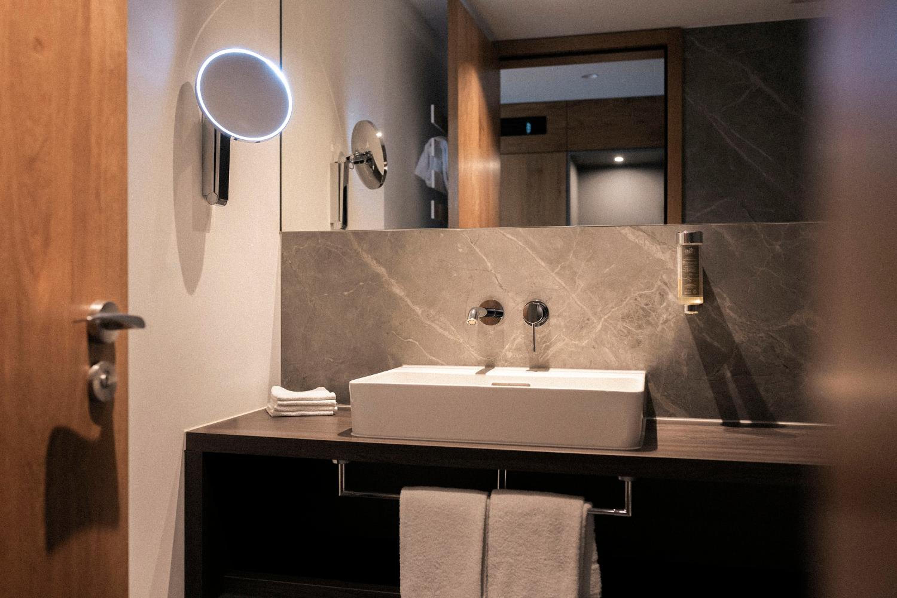 Superior Suite - Photo 5